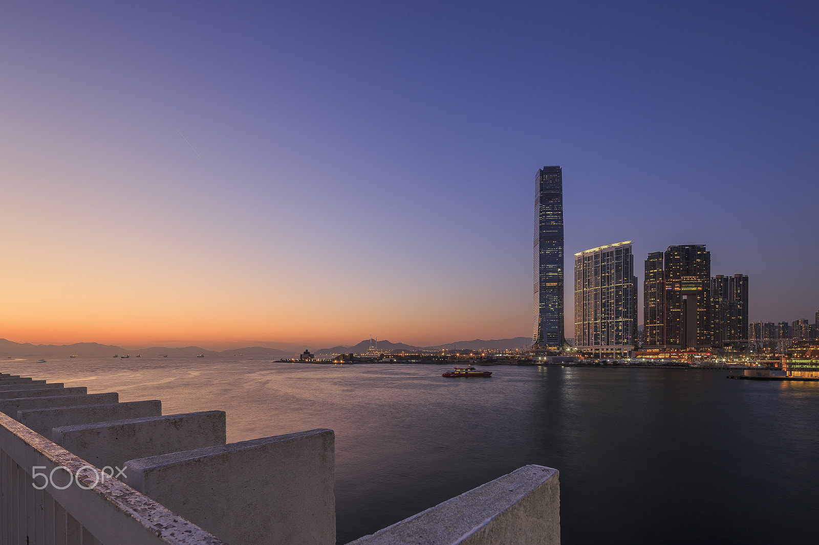Canon TS-E 17mm F4L Tilt-Shift sample photo. Sunset at icc photography