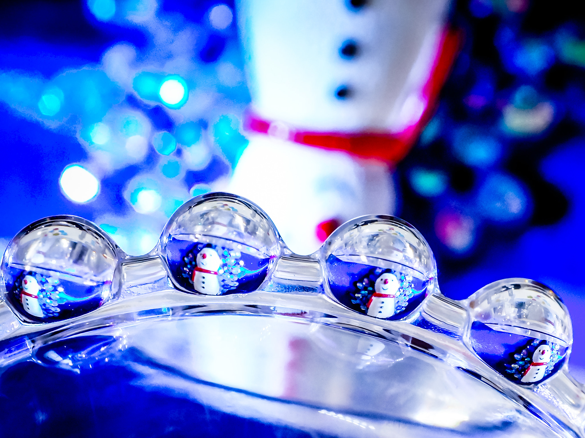 Sony Alpha NEX-6 + Sony E 30mm F3.5 Macro sample photo. Snowmen photography