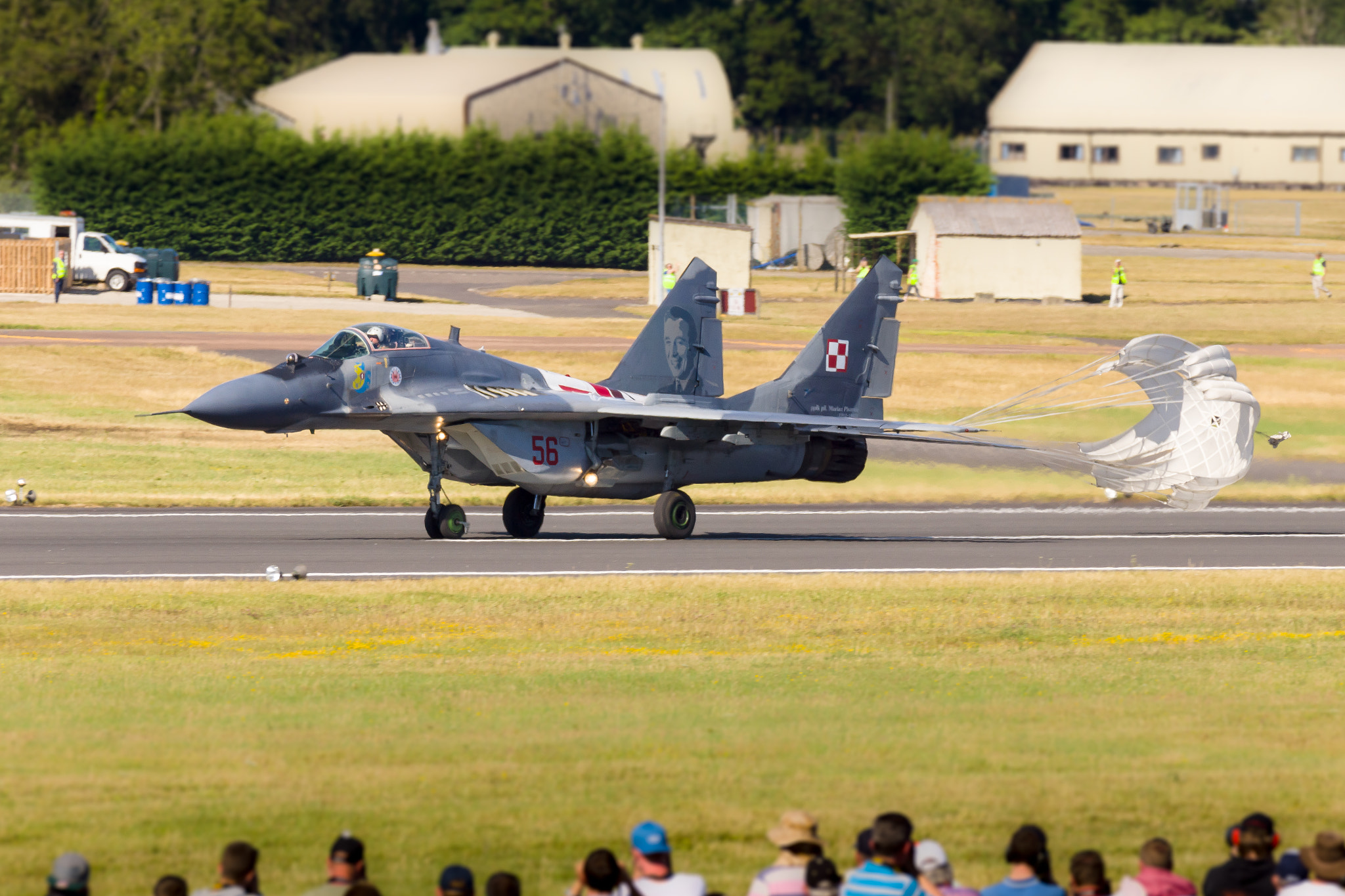 Sony 70-300mm F4.5-5.6 G SSM sample photo. Fulcrum parachute photography