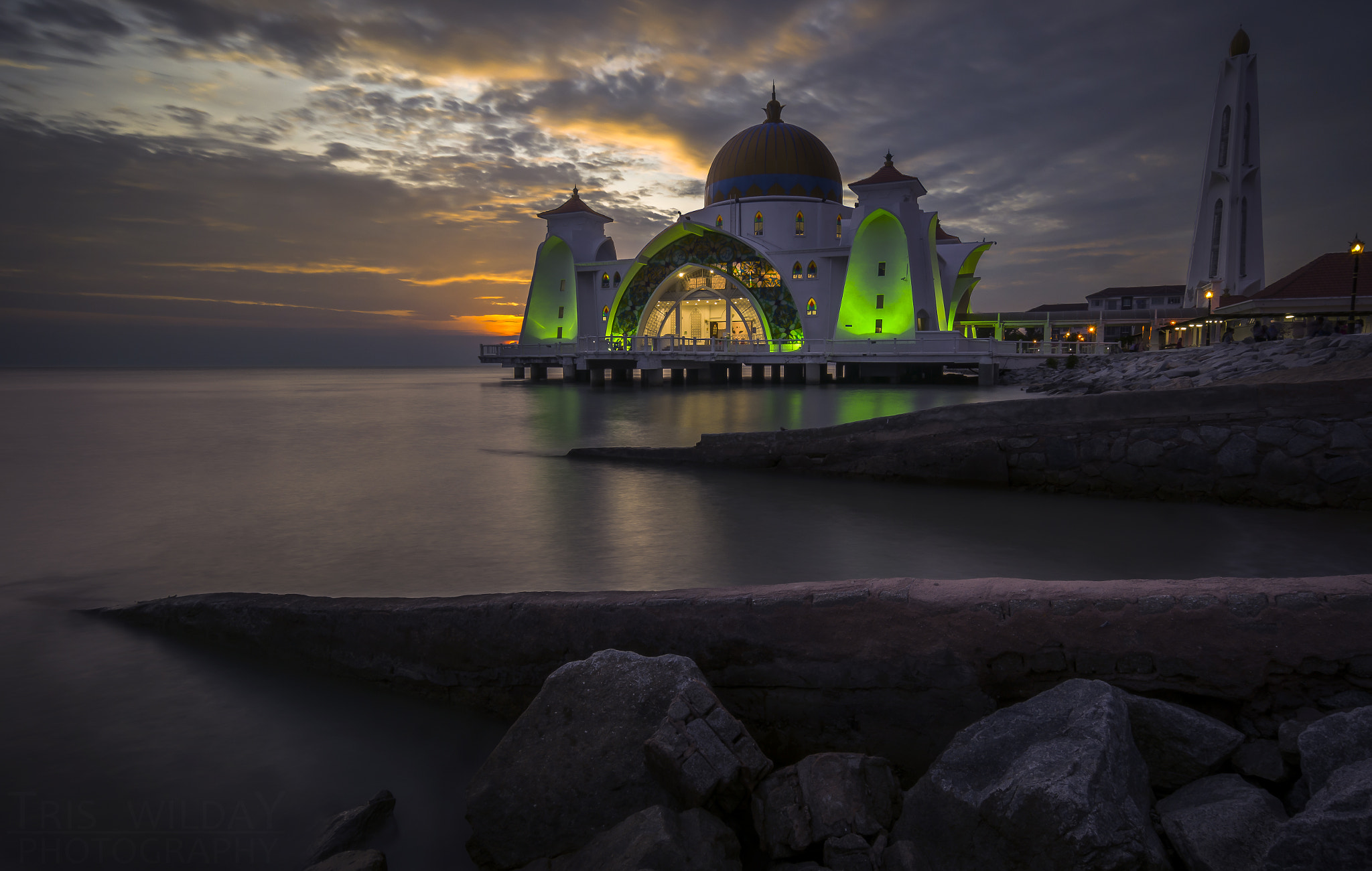 Samsung NX300 + Samsung NX 12-24mm F4-5.6 ED sample photo. Straits mosque malacca photography