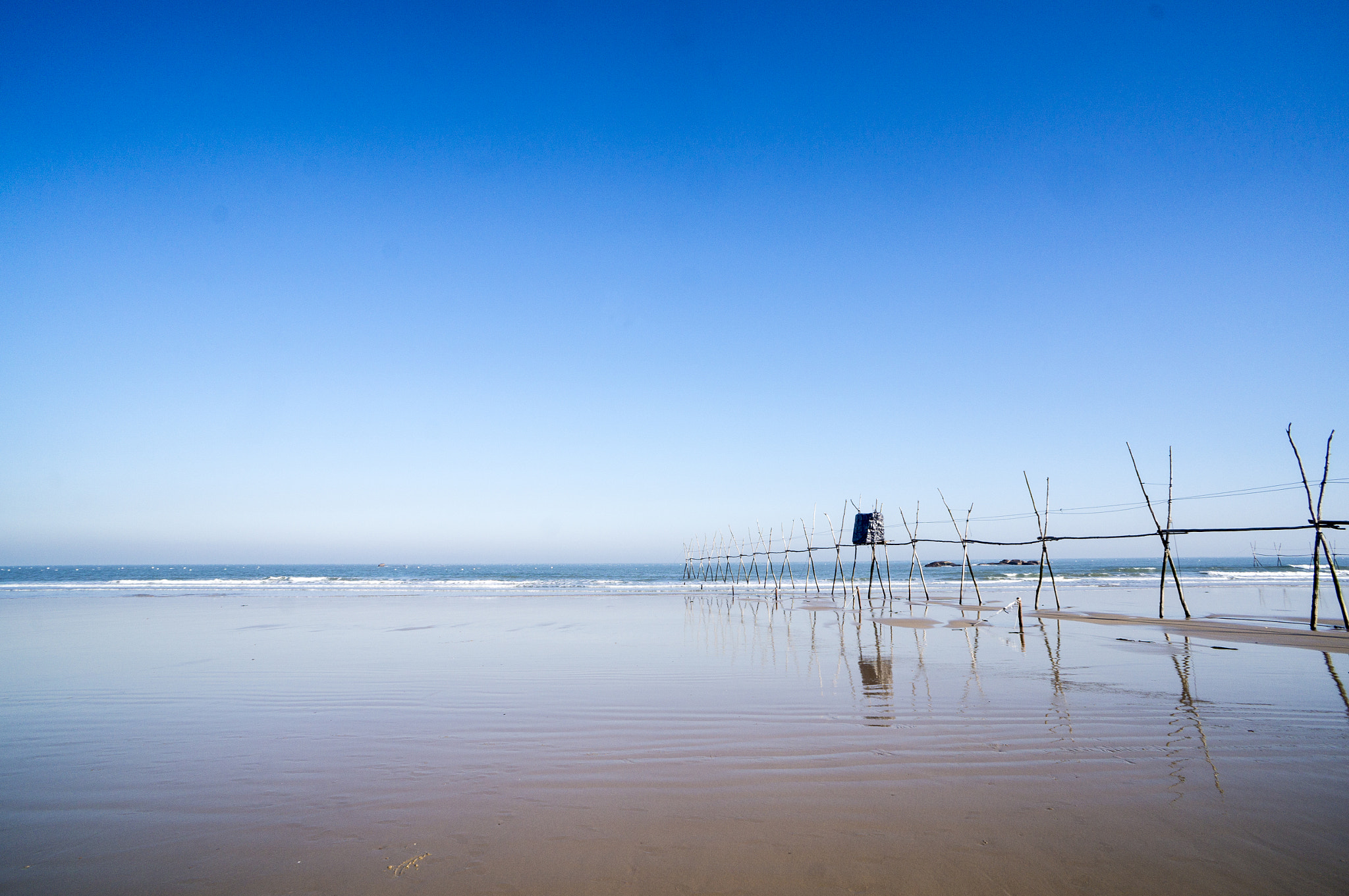 Sony Alpha NEX-6 + Sony E 16mm F2.8 sample photo. Beach photography