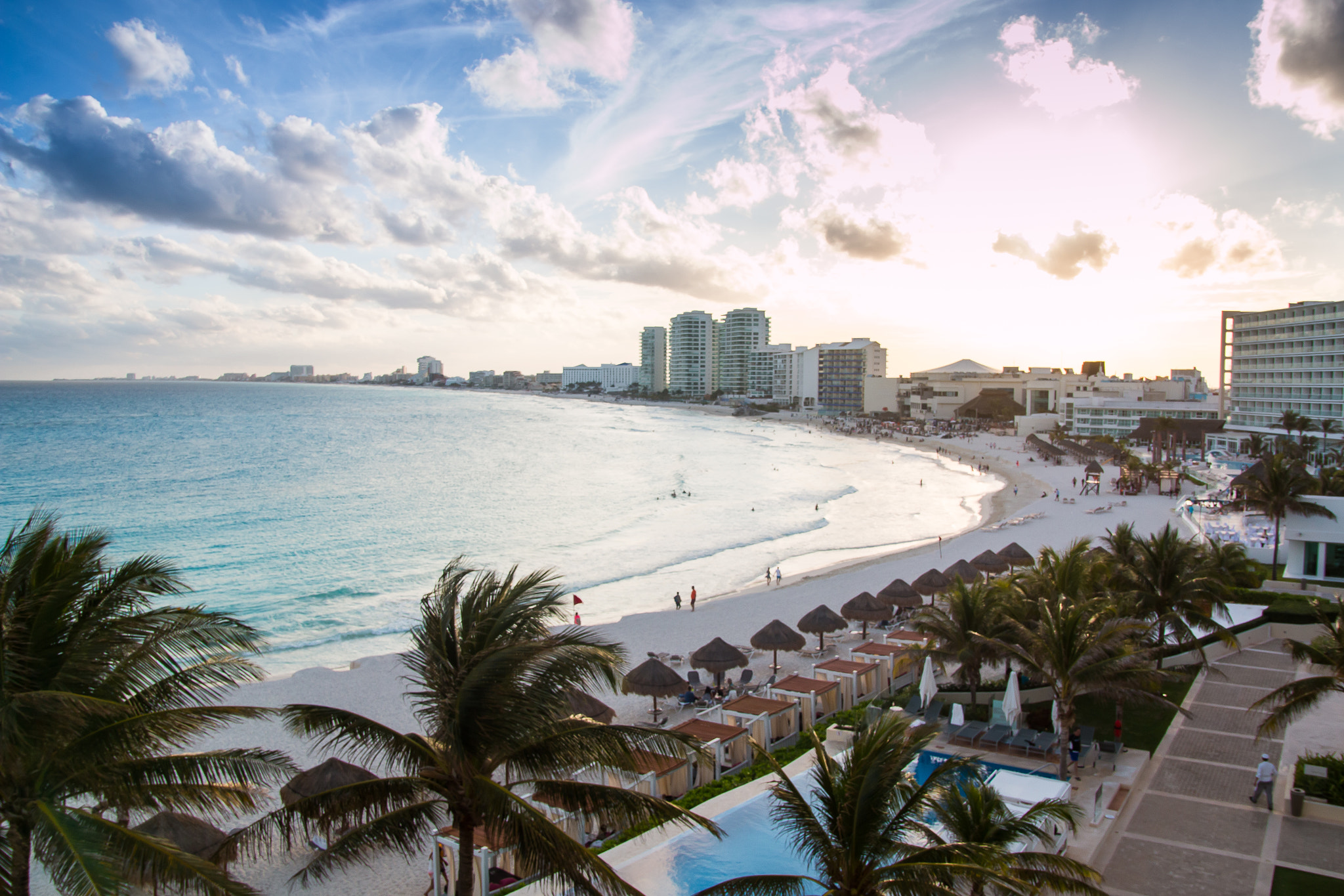 Canon EOS 70D + Sigma 18-50mm f/2.8 Macro sample photo. Sunrise in cancún photography