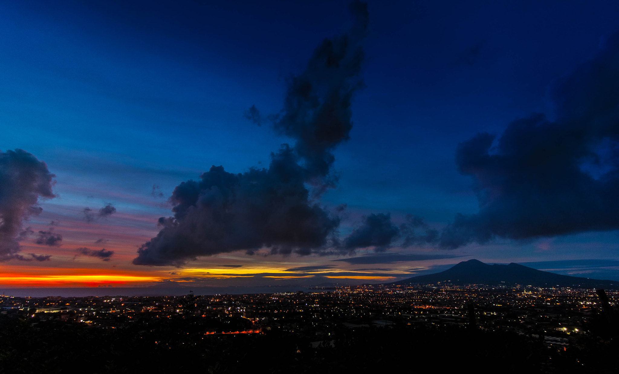 Canon EF-S 10-18mm F4.5–5.6 IS STM sample photo. Volcano sunset photography