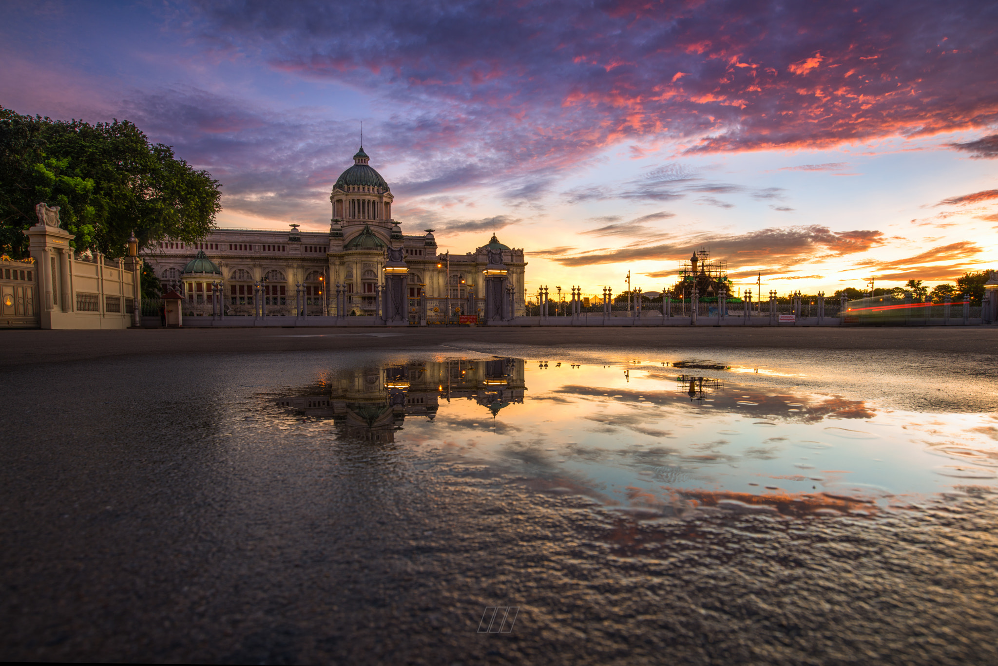 Nikon AF-S Nikkor 18-35mm F3.5-4.5G ED sample photo. Ananda samakhom throne hall photography
