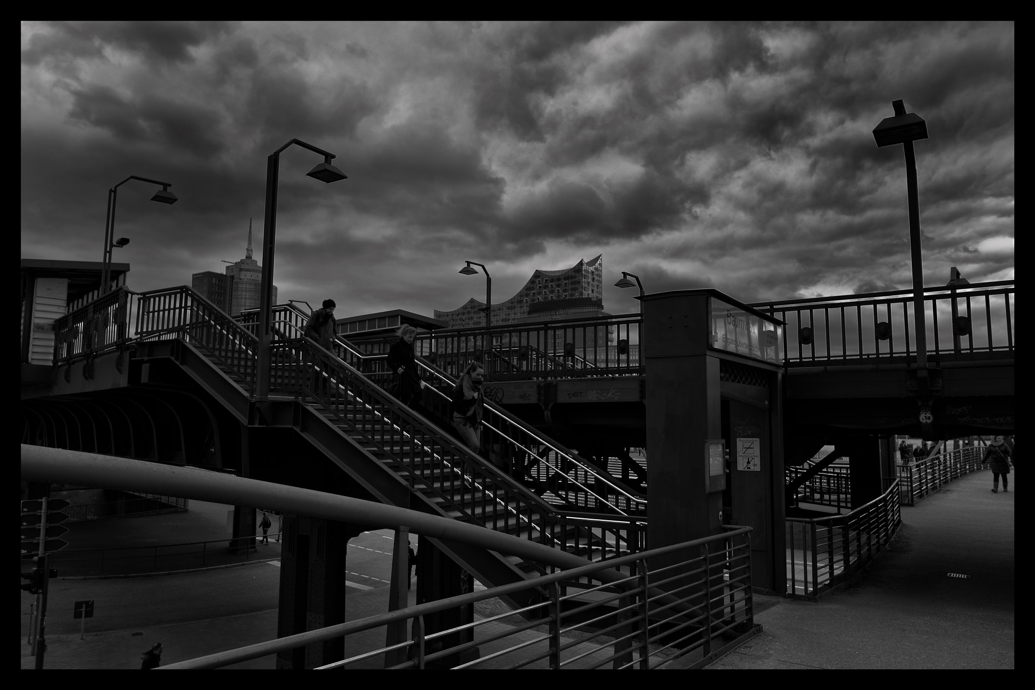 24mm F1.4 sample photo. Station photography