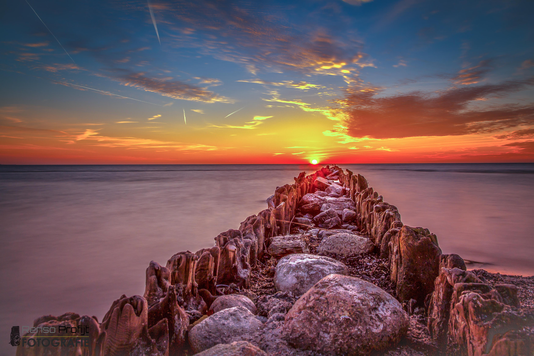 Sigma 17-70mm F2.8-4 DC Macro OS HSM sample photo. Sunset at hindeloopen photography