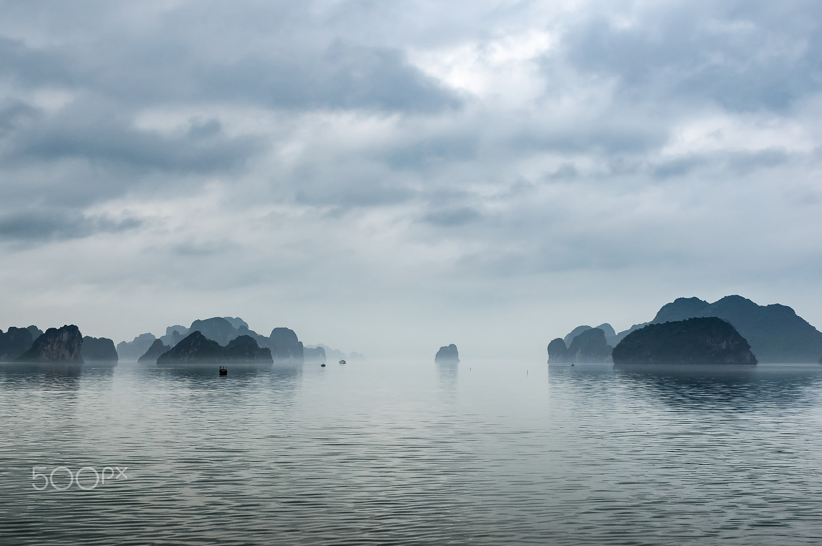 Sony SLT-A55 (SLT-A55V) + 24-70mm F2.8 sample photo. Ha long bay at sunrise photography