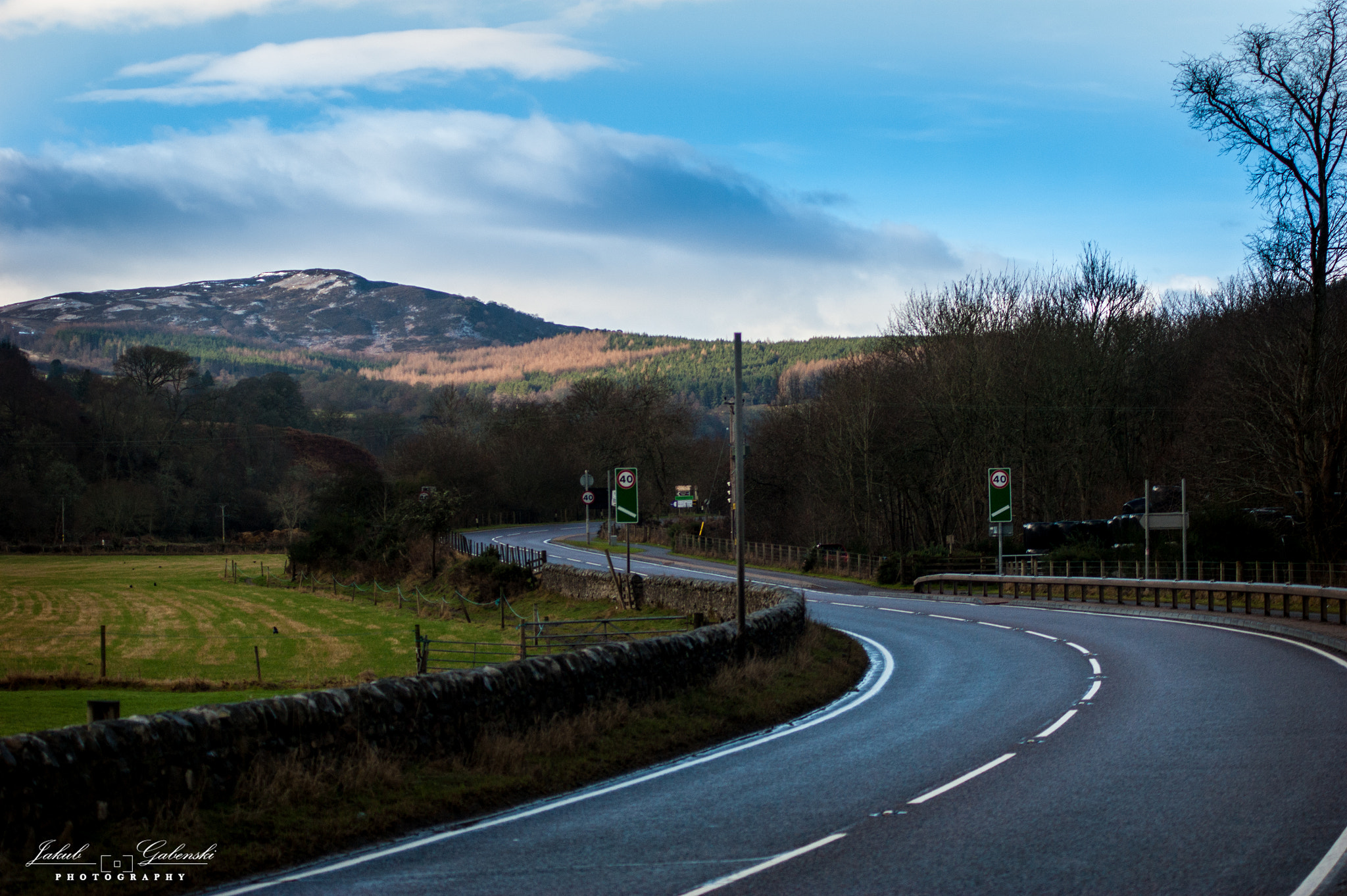 Sony Alpha DSLR-A390 + Minolta AF 70-210mm F4 Macro sample photo. Road to mountains photography