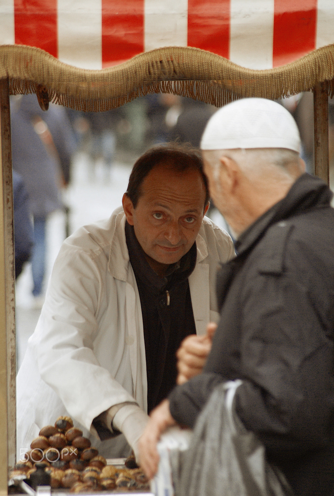 Pentax K10D sample photo. Chestnut seller photography