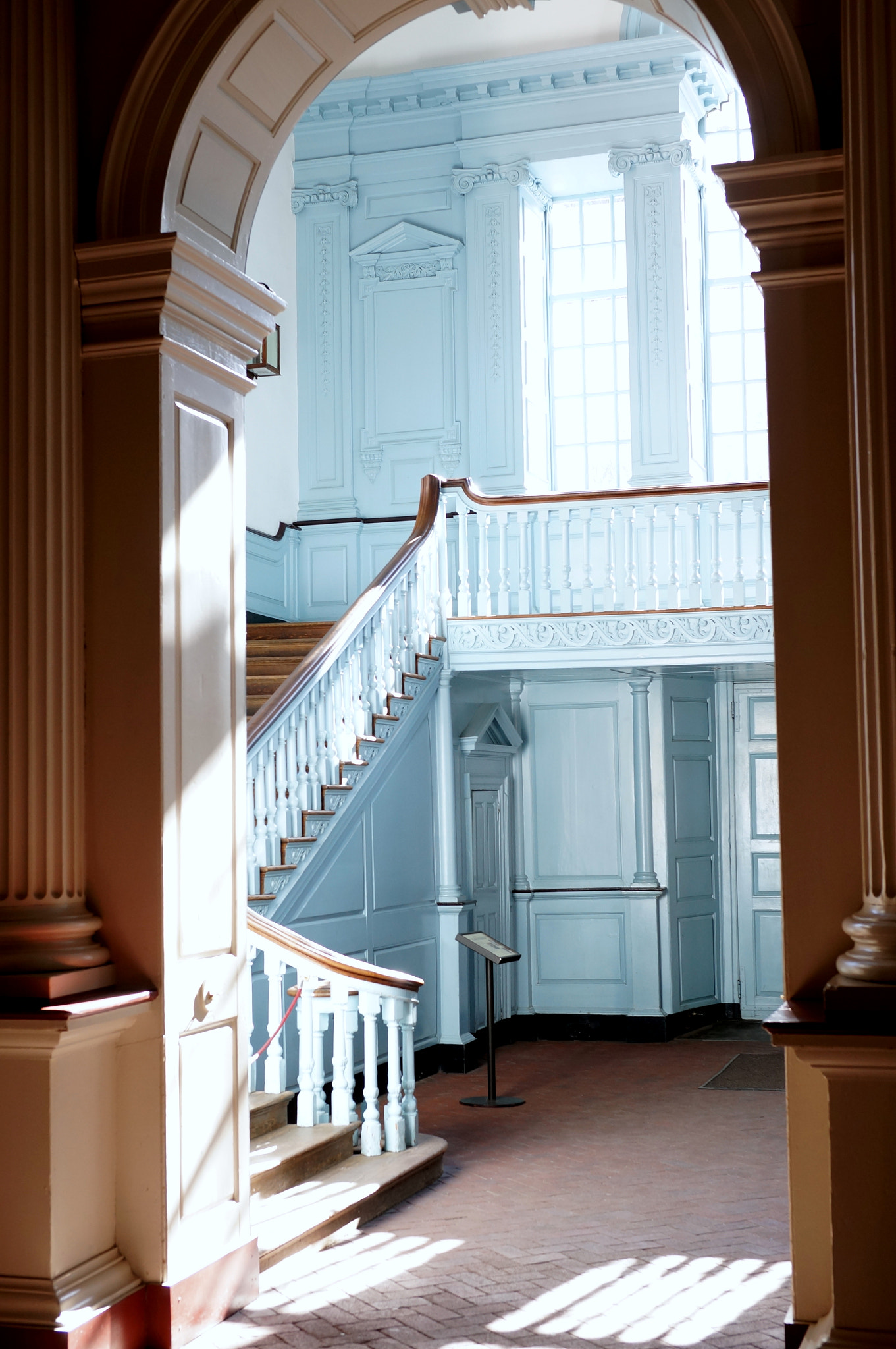 Sony Alpha NEX-6 + ZEISS Touit 32mm F1.8 sample photo. Stairwell at independence hall. photography