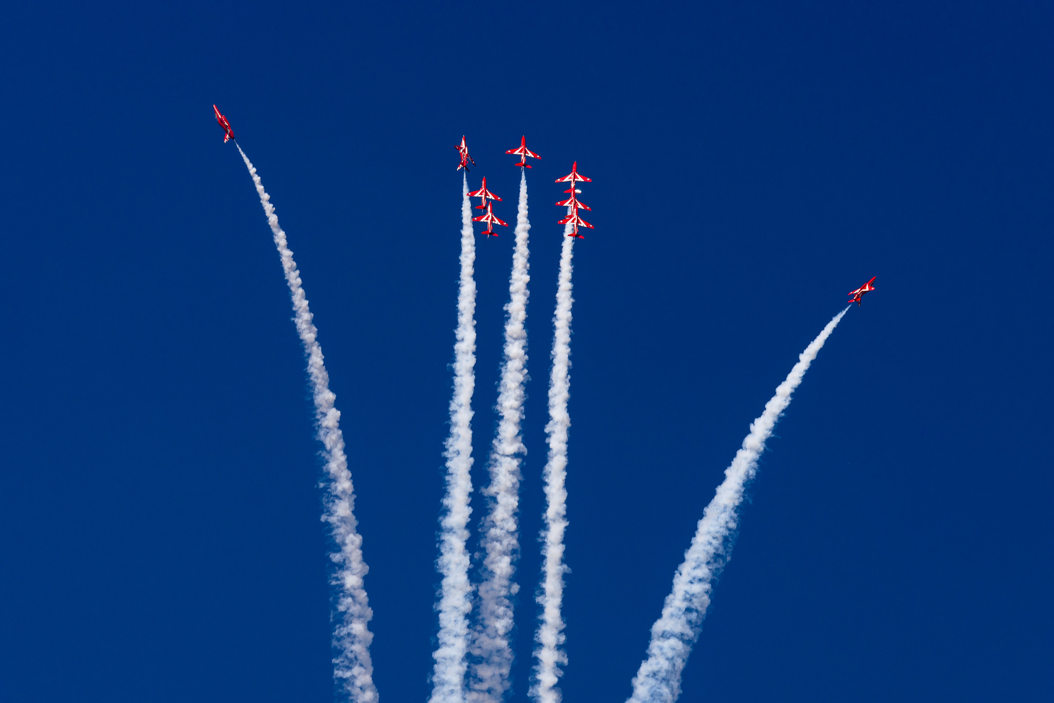 Sony 70-300mm F4.5-5.6 G SSM sample photo. Red arrows split photography