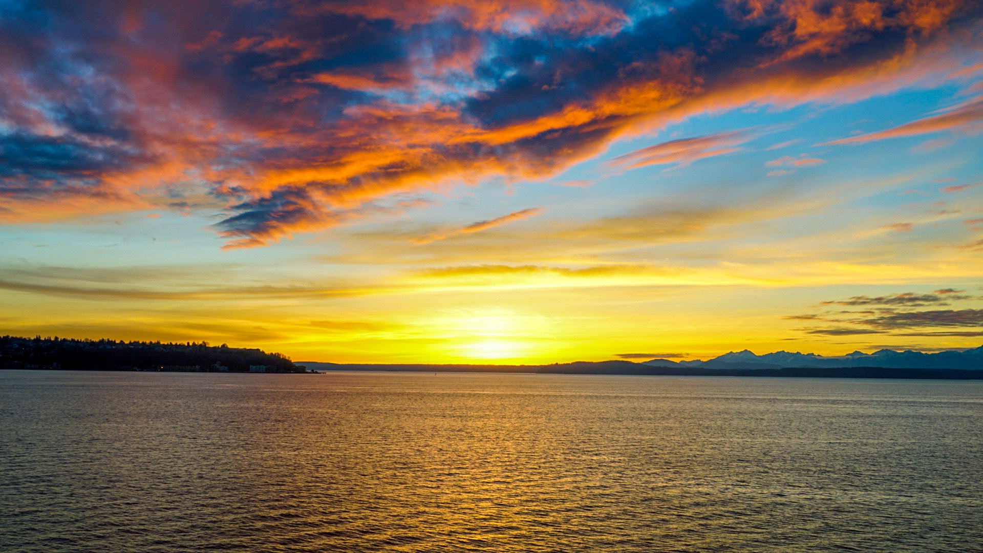 Sony a6000 + Sony Vario Tessar T* FE 24-70mm F4 ZA OSS sample photo. Seattle light, waterfront downtown seattle. enjoy photography