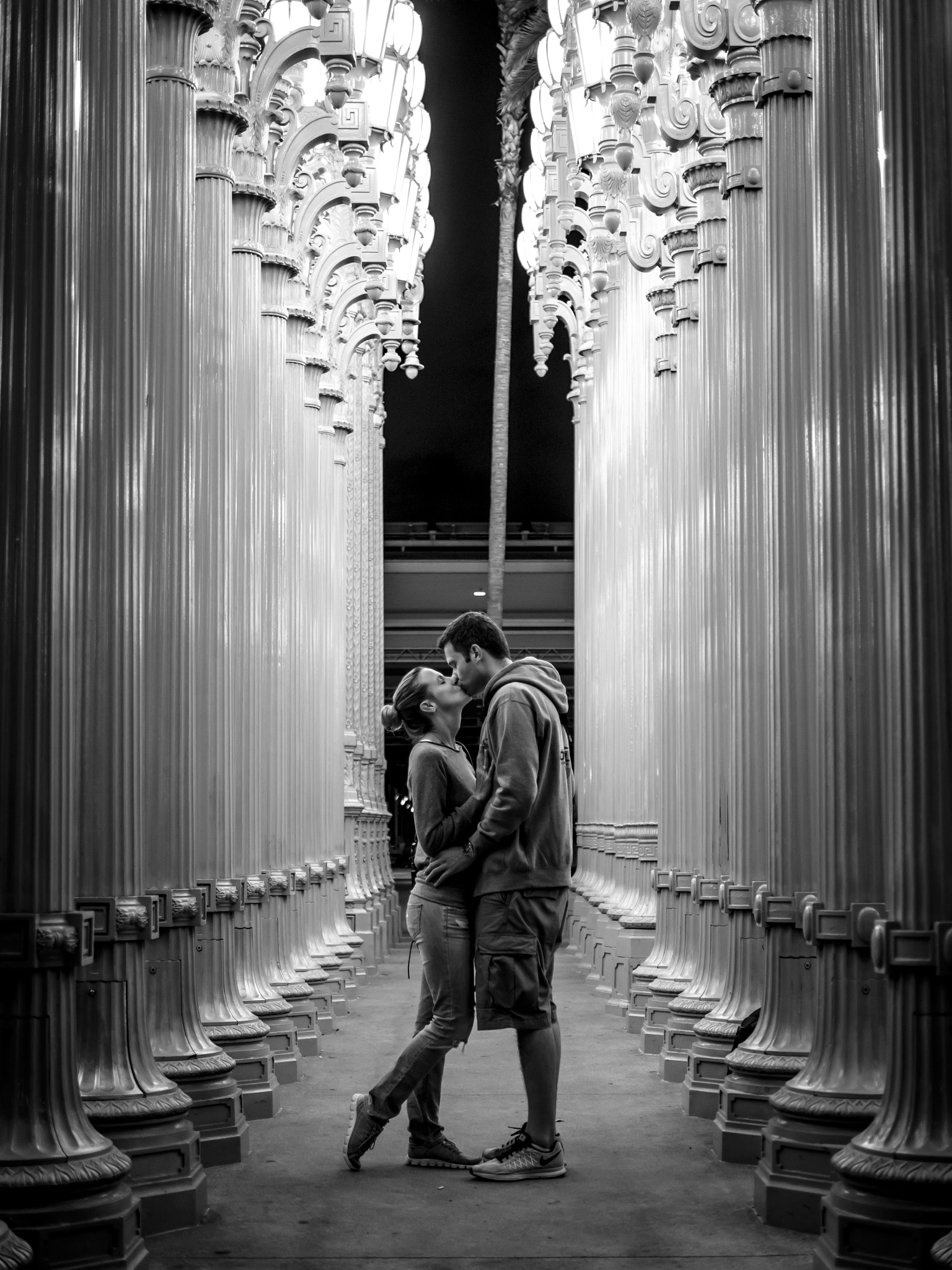 Olympus OM-D E-M1 + Panasonic Leica DG Summilux 25mm F1.4 II ASPH sample photo. Two lovers photography