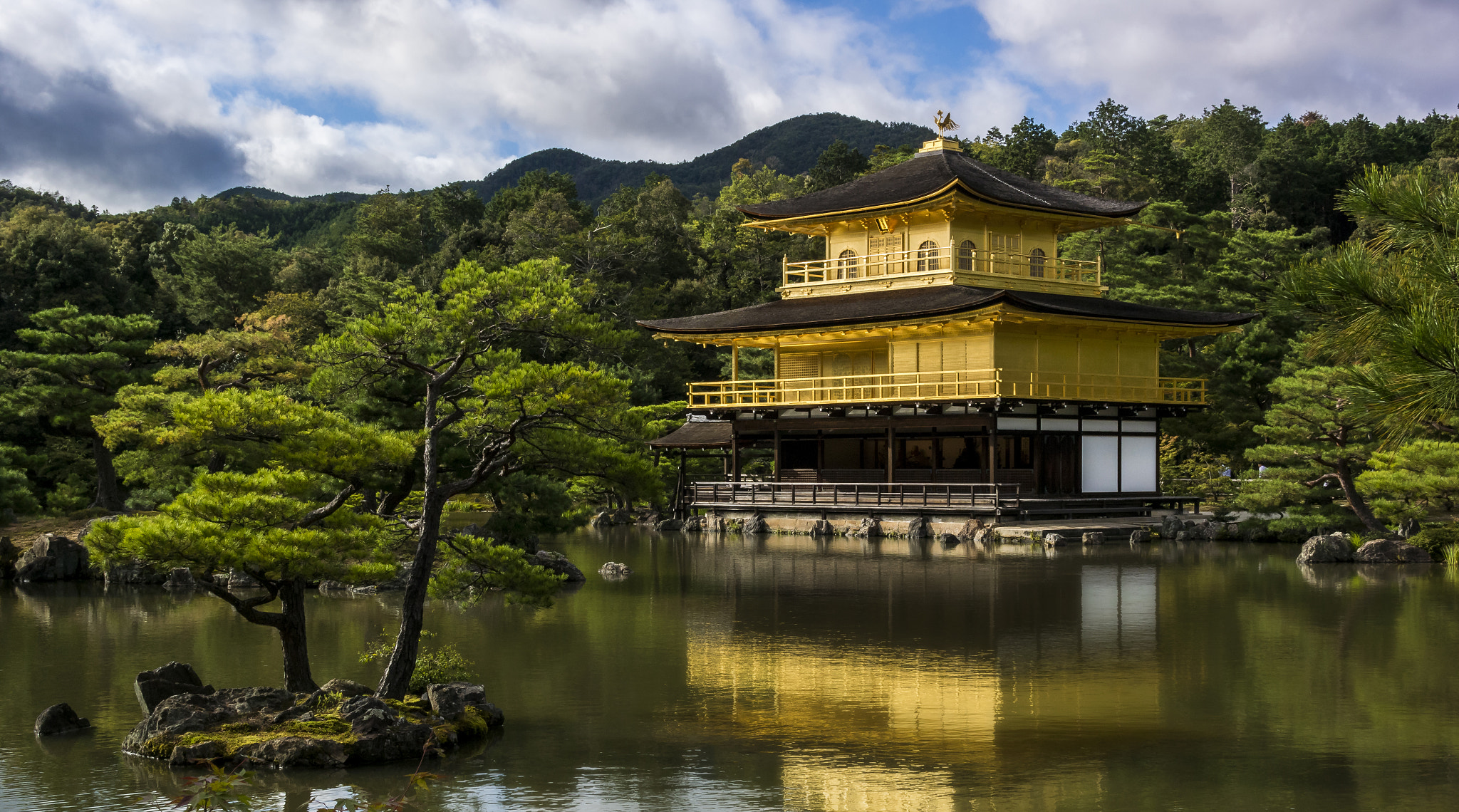 Nikon 1 V3 + Nikon 1 Nikkor 18.5mm F1.8 sample photo. Kinkaku-ji, temple of the golden pavilion photography