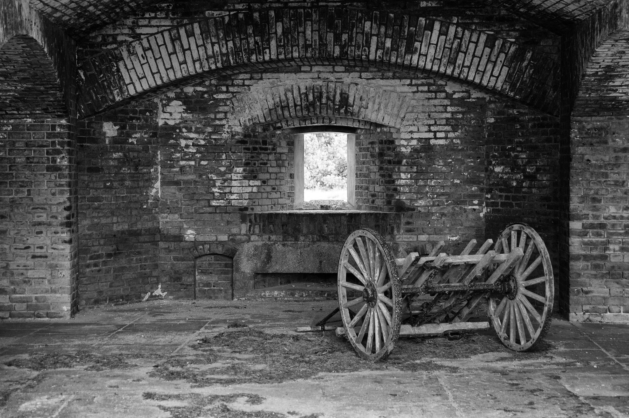 Pentax K20D + Pentax smc DA 16-45mm F4 ED AL sample photo. Old horse cart photography