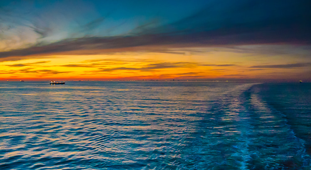 Nikon 1 Nikkor 11-27.5mm F3.5-5.6 sample photo. Sunset at sea photography