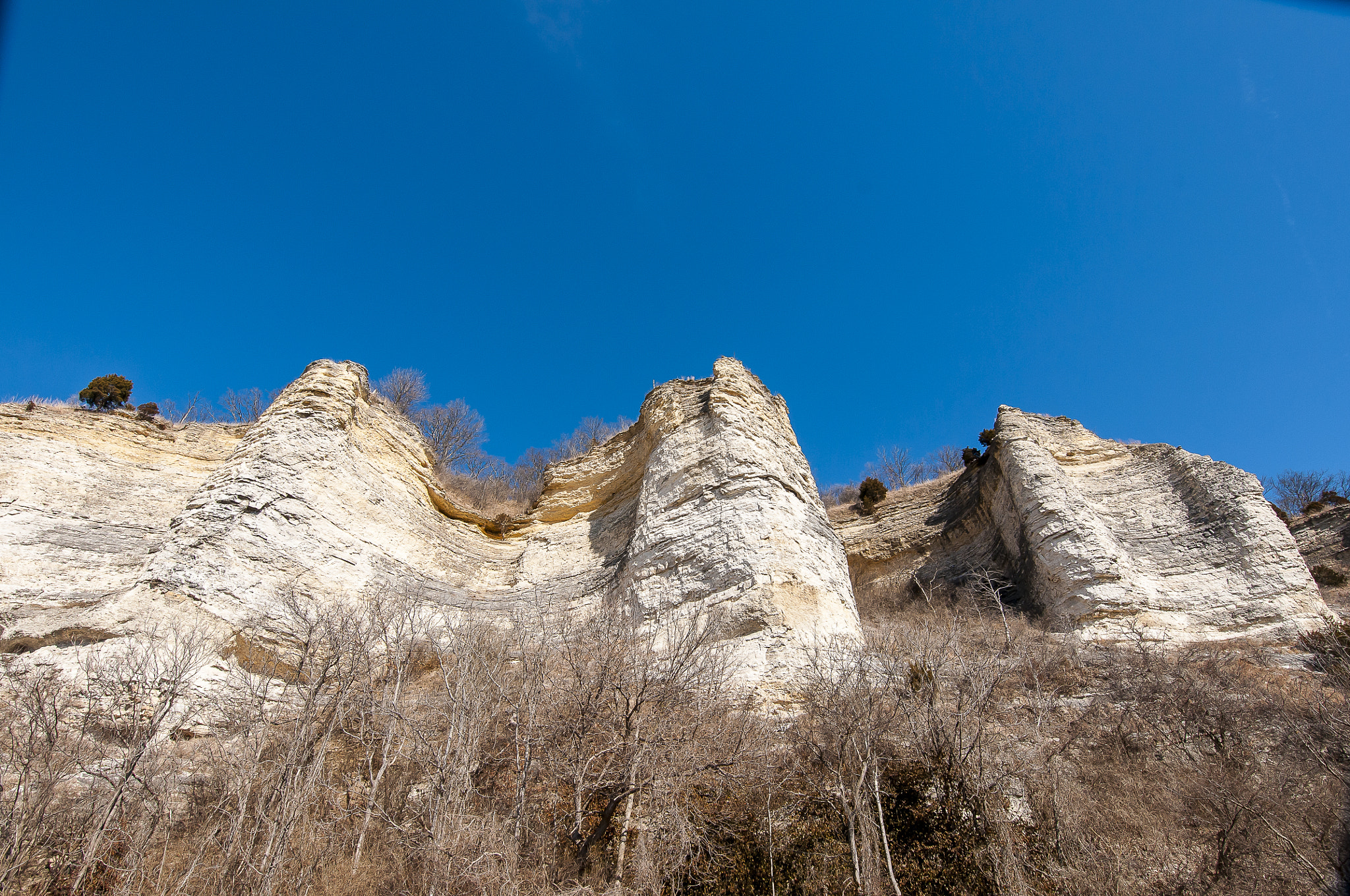 Nikon D300S + Tokina AT-X 11-20 F2.8 PRO DX (AF 11-20mm f/2.8) sample photo. River bluffs photography