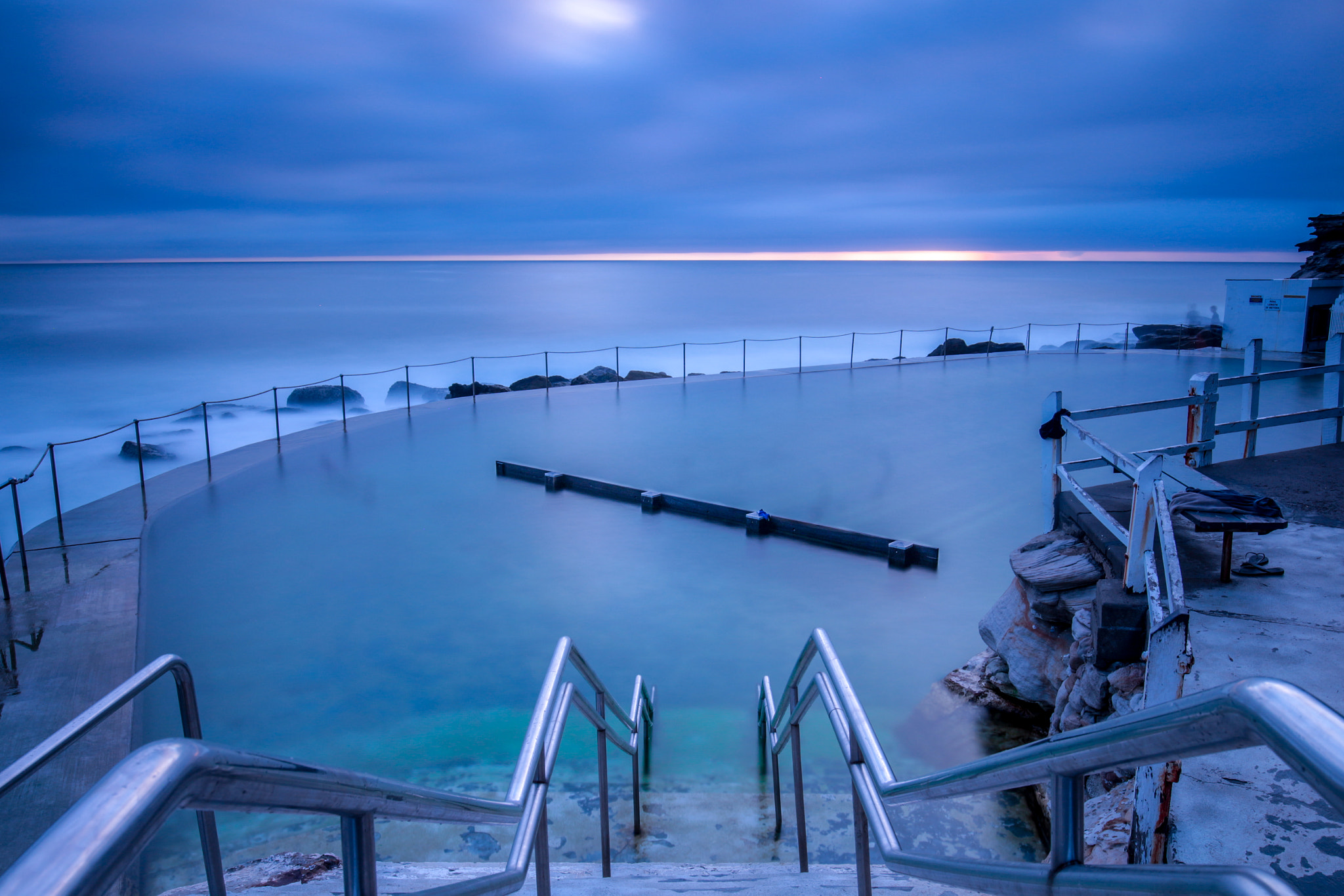 Canon EOS 700D (EOS Rebel T5i / EOS Kiss X7i) + Canon EF 16-35mm F4L IS USM sample photo. Bronte beach ocean pool sunrise photography
