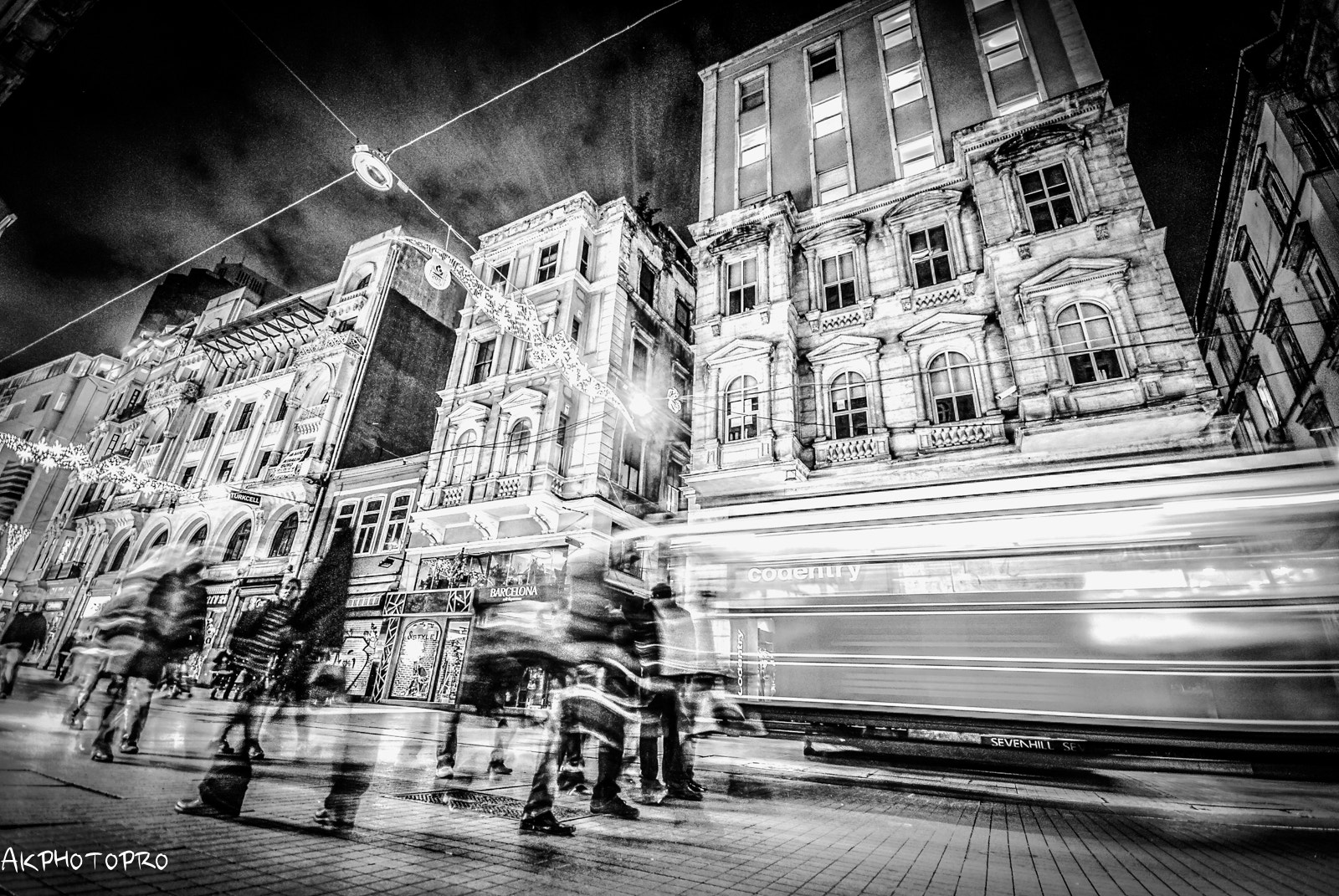Nikon D60 + Sigma 10-20mm F4-5.6 EX DC HSM sample photo. Istanbul streets by night photography