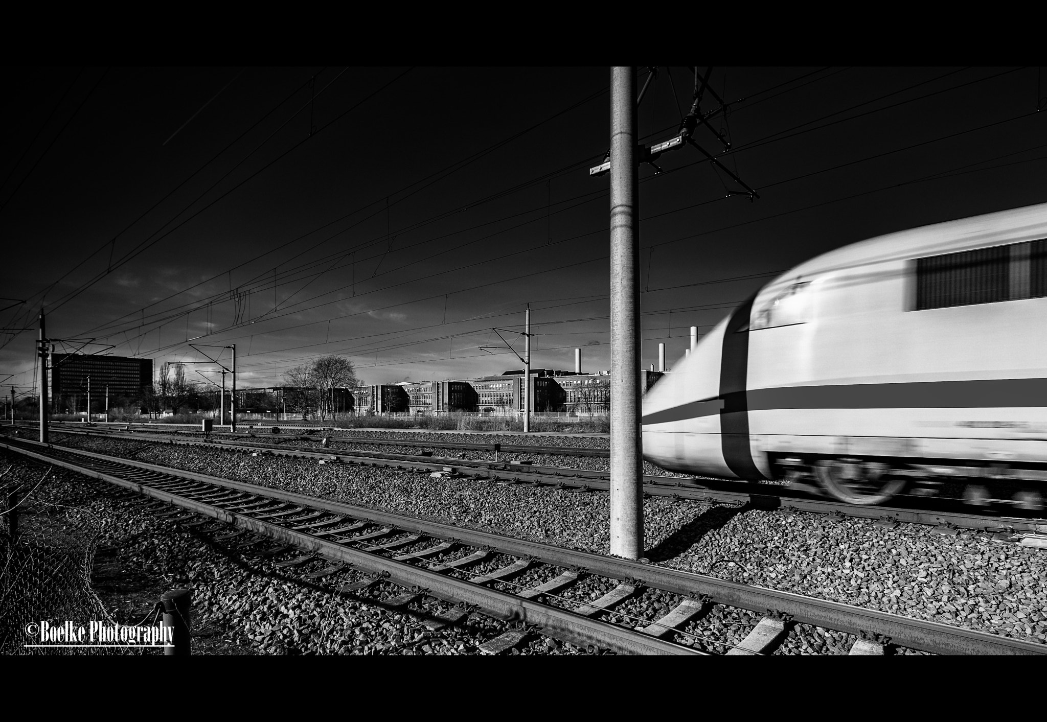 Canon EOS-1Ds Mark III sample photo. Fast train photography