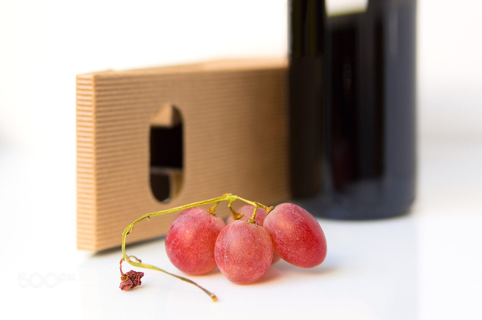 Sony Alpha DSLR-A580 + Sony 28-75mm F2.8 SAM sample photo. Glowing ripe berries of red grapes photography