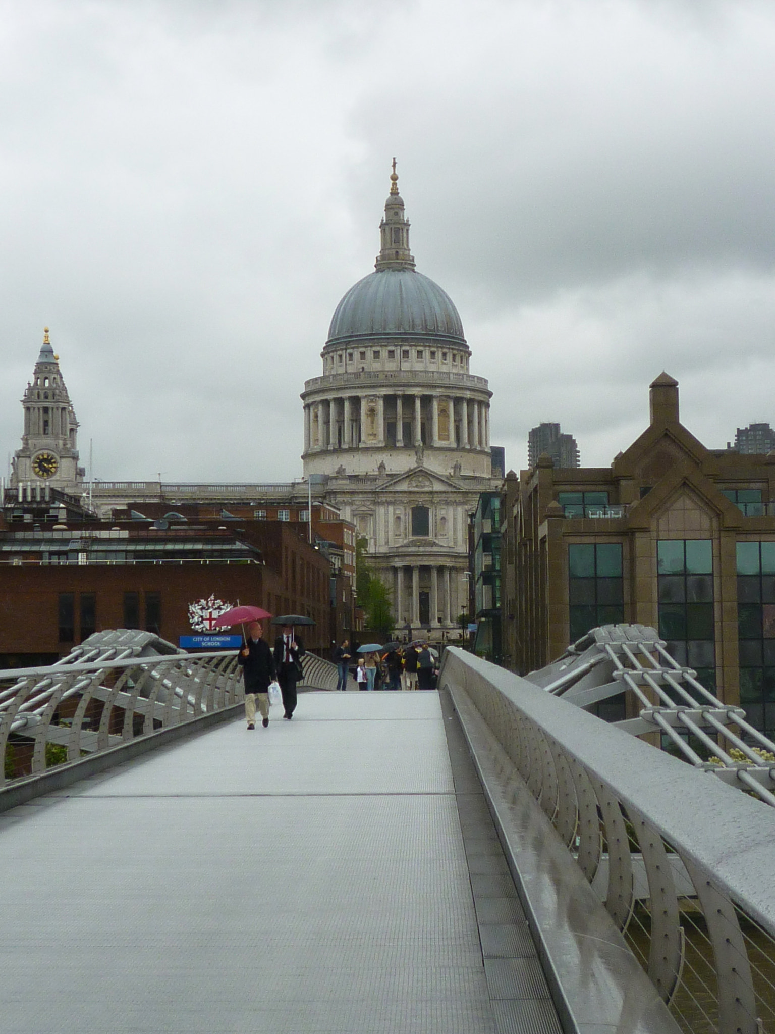 Panasonic DMC-FS15 sample photo. London in the rain photography