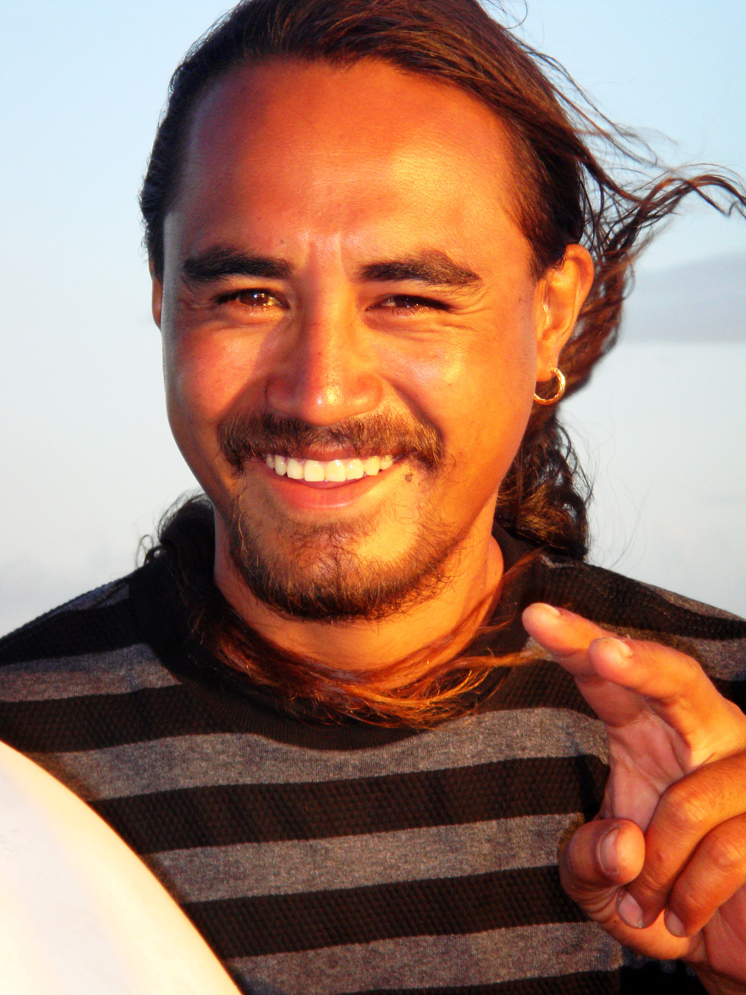 Sony DSC-T700 sample photo. Polynesian surfer photography