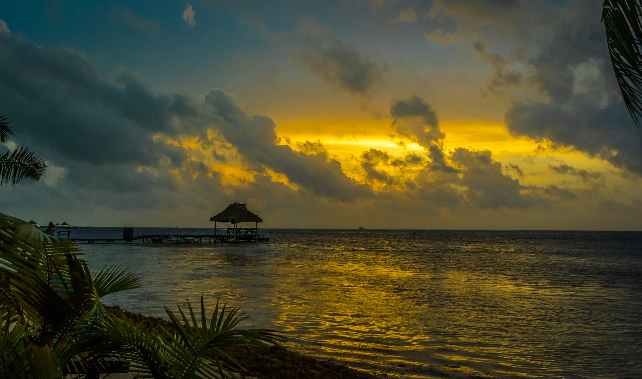 Nikon 1 V3 + Nikon 1 Nikkor 10mm F2.8 sample photo. Ambergris caye sunrise photography