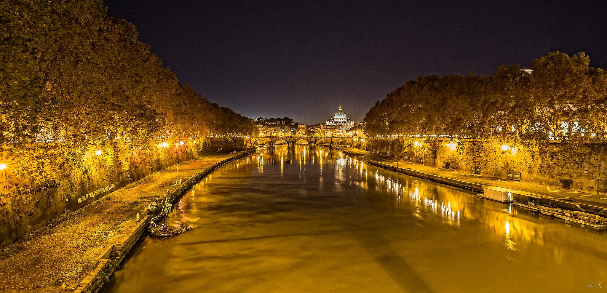 Sony Alpha NEX-3 + Sony E 16mm F2.8 sample photo. St peter's basilica photography