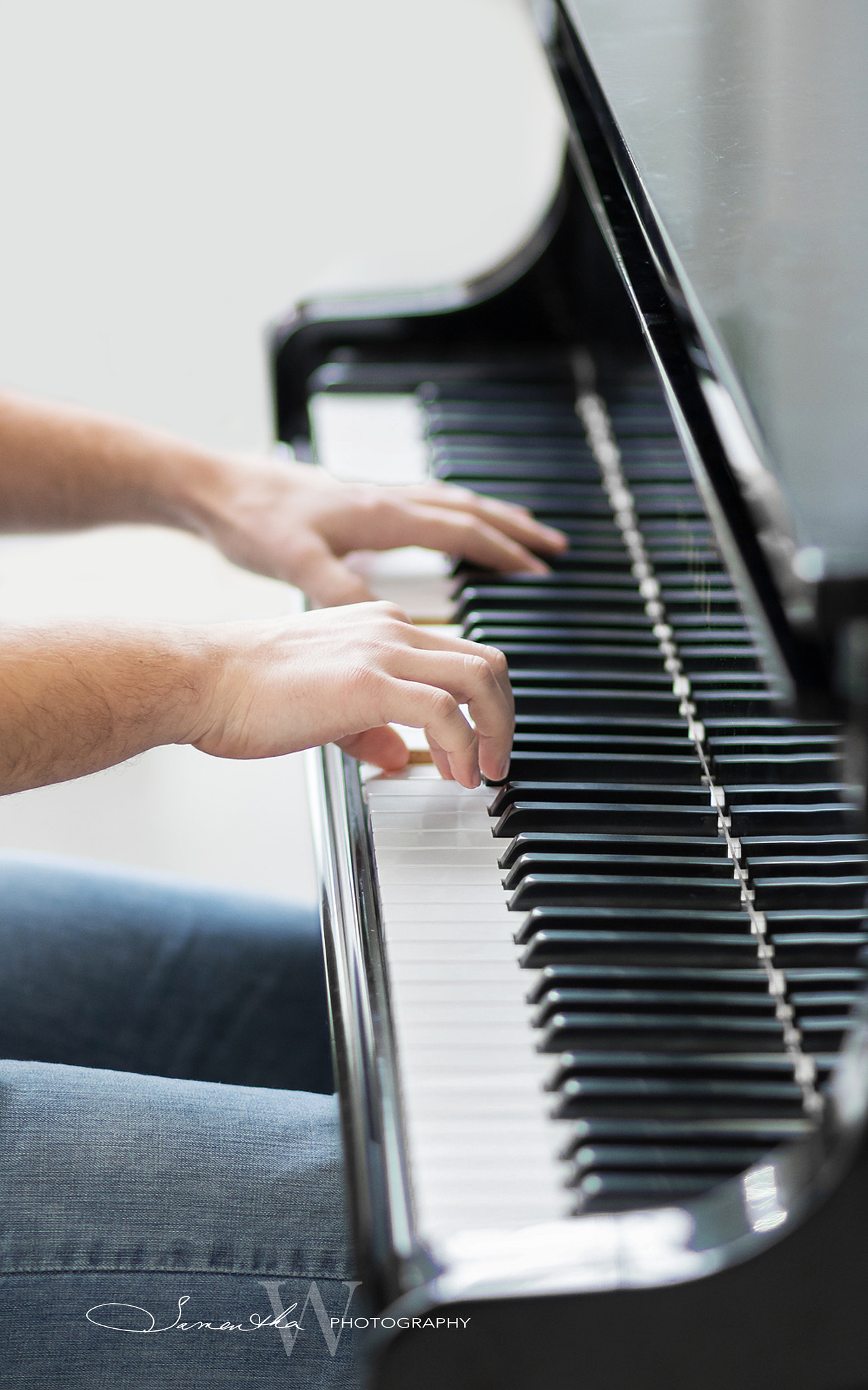Canon EOS 750D (EOS Rebel T6i / EOS Kiss X8i) sample photo. The pianist photography