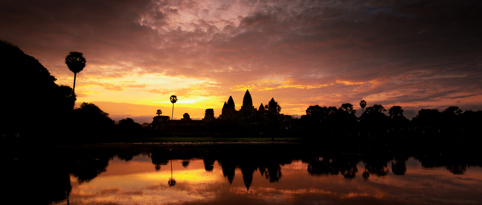 Canon EF 70-200mm F2.8L IS II USM sample photo. Sunrise over angkor wat photography