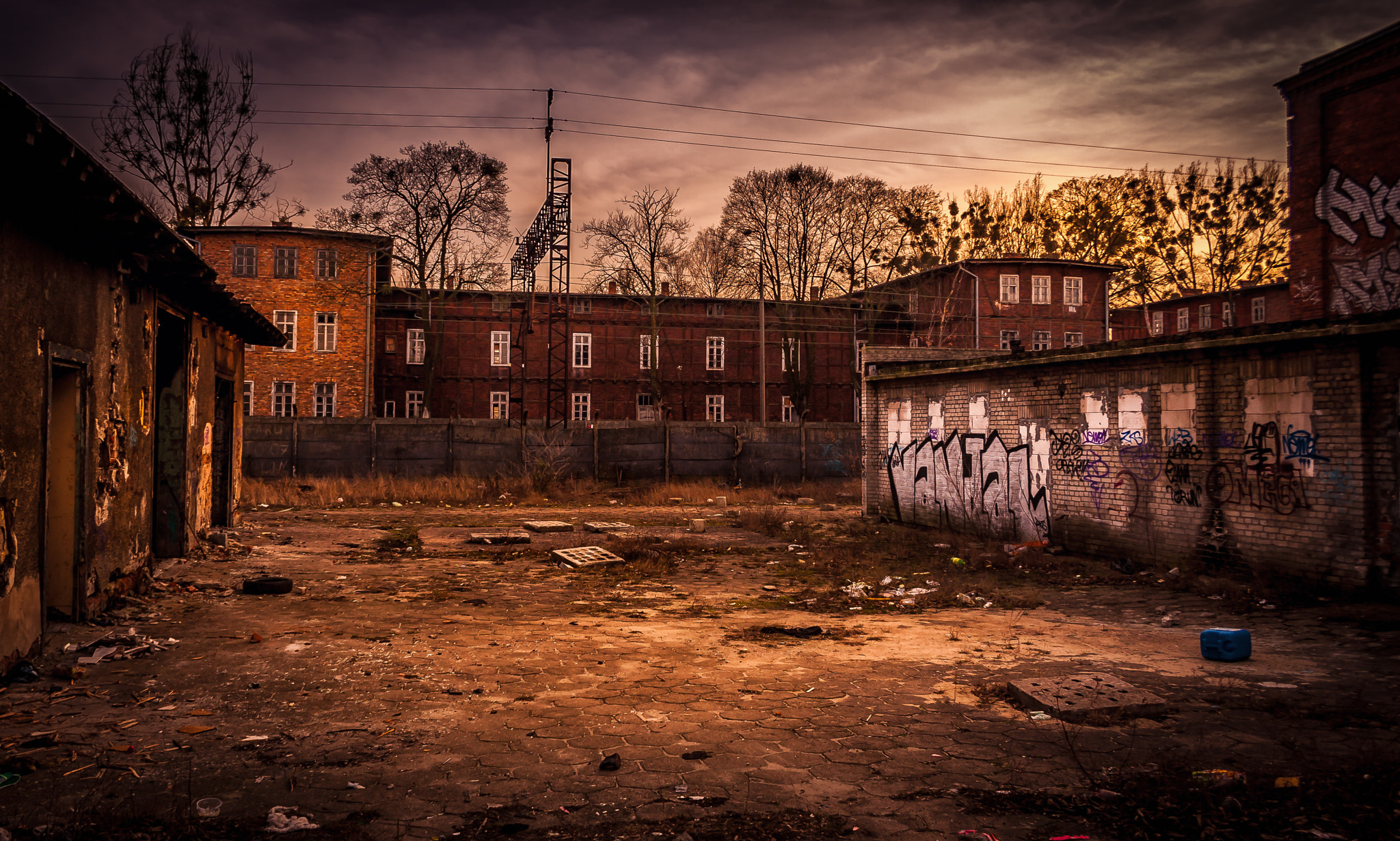 Canon EF-S 18-55mm F3.5-5.6 sample photo. Old buildings photography