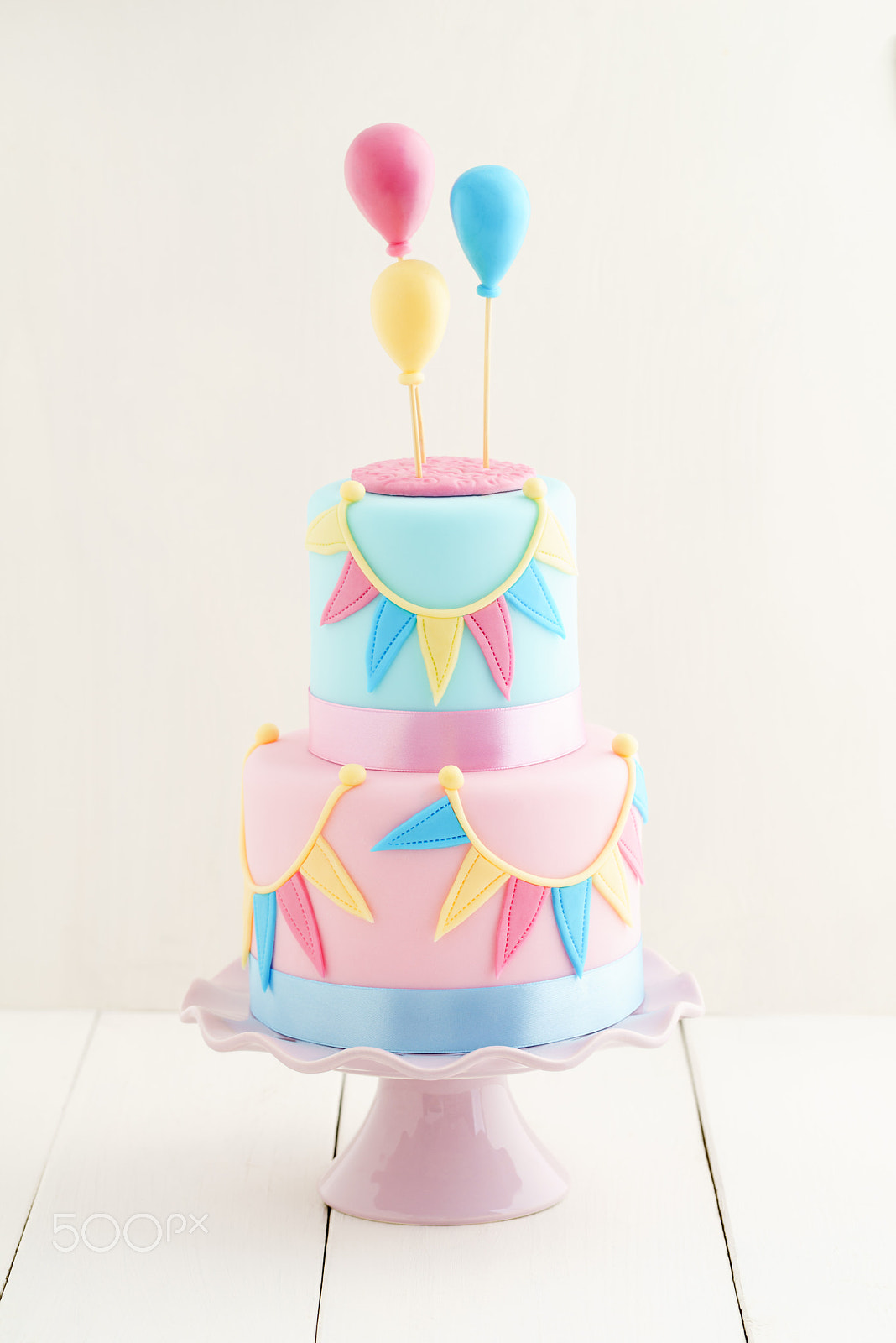 Sony a7R + Canon EF 100mm F2.8L Macro IS USM sample photo. Birthday cake with balloons photography