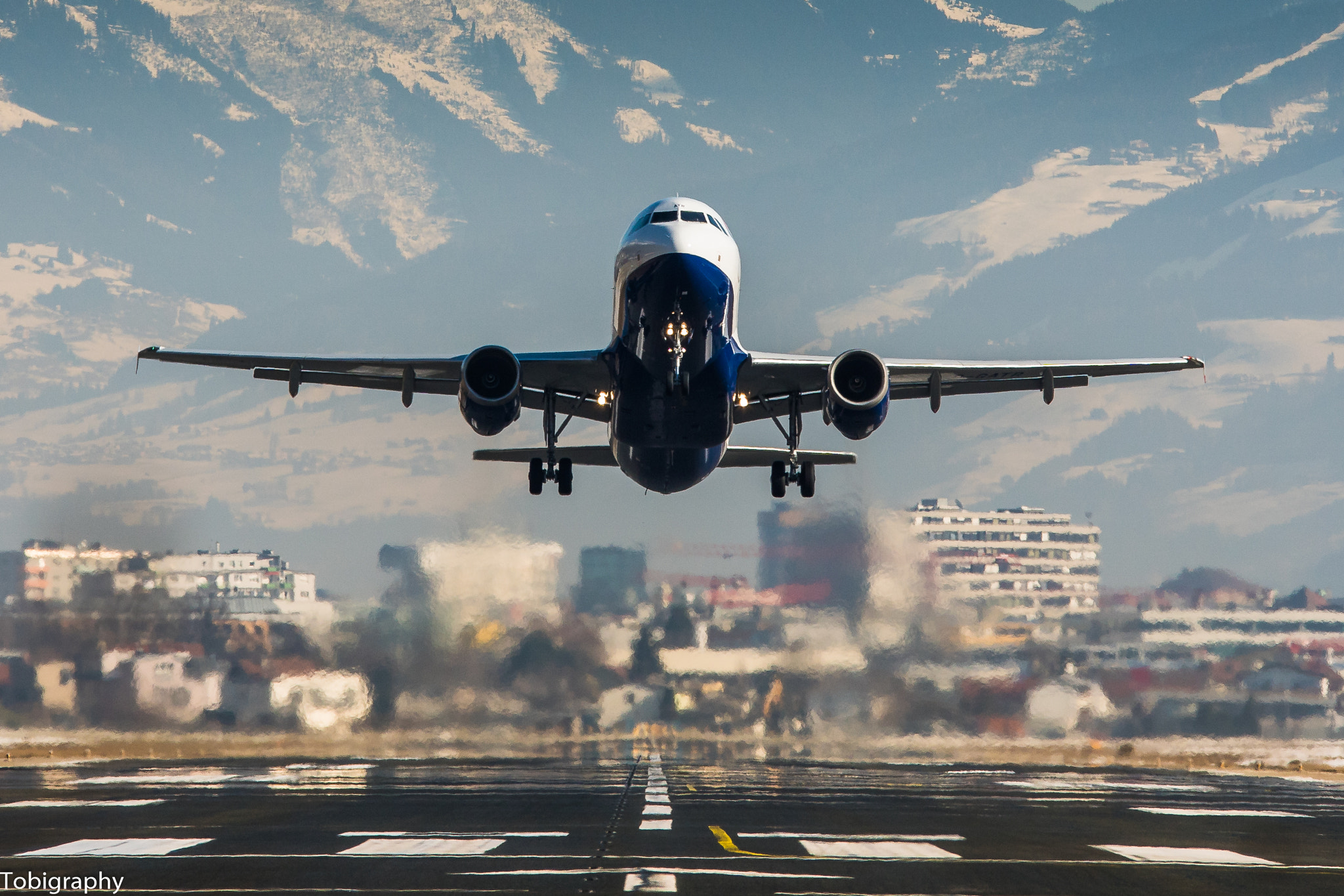 Sony ILCA-77M2 + 70-200mm F2.8 sample photo. Planespotting photography