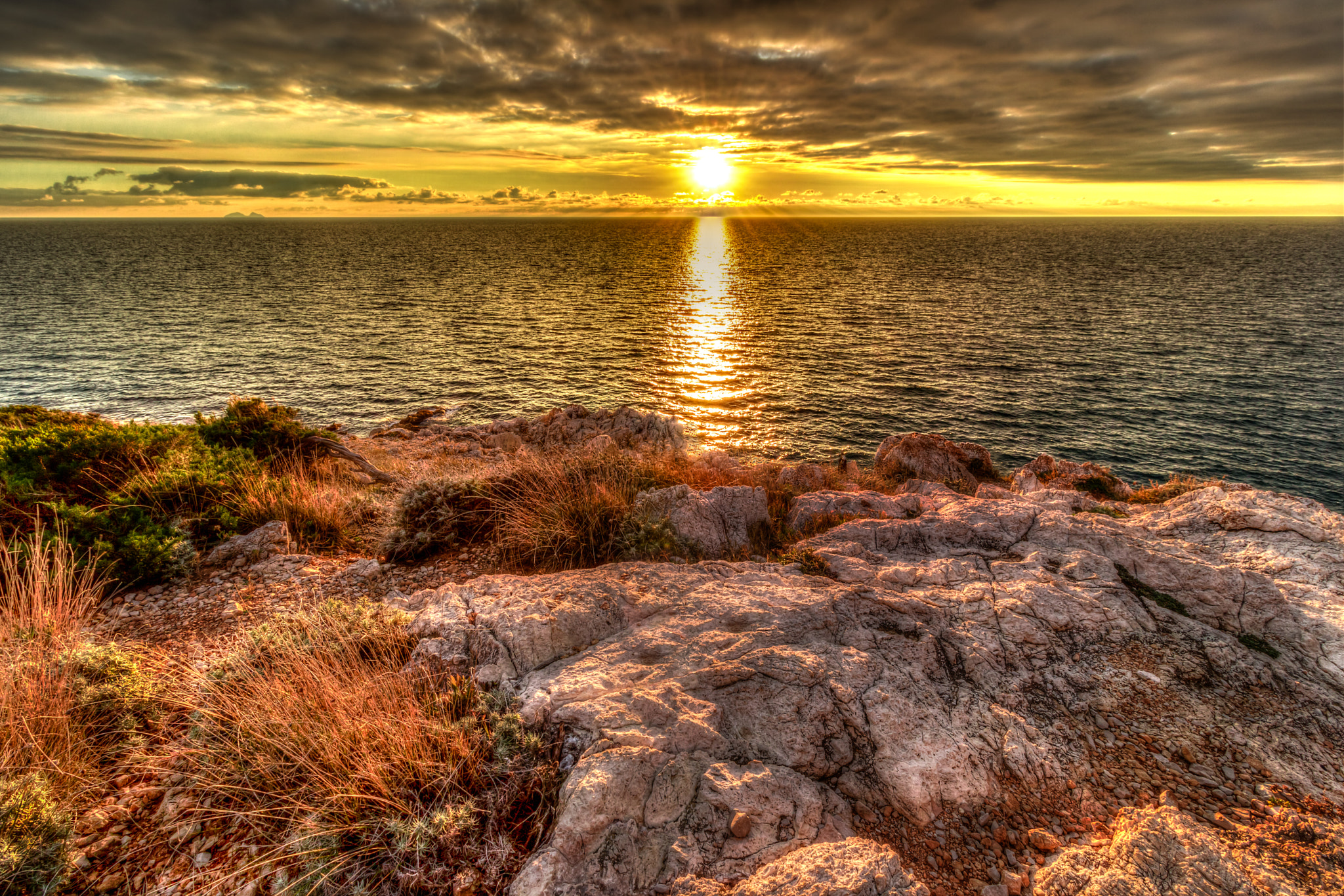 Canon EF-S 10-18mm F4.5–5.6 IS STM sample photo. Tramonto invernale photography
