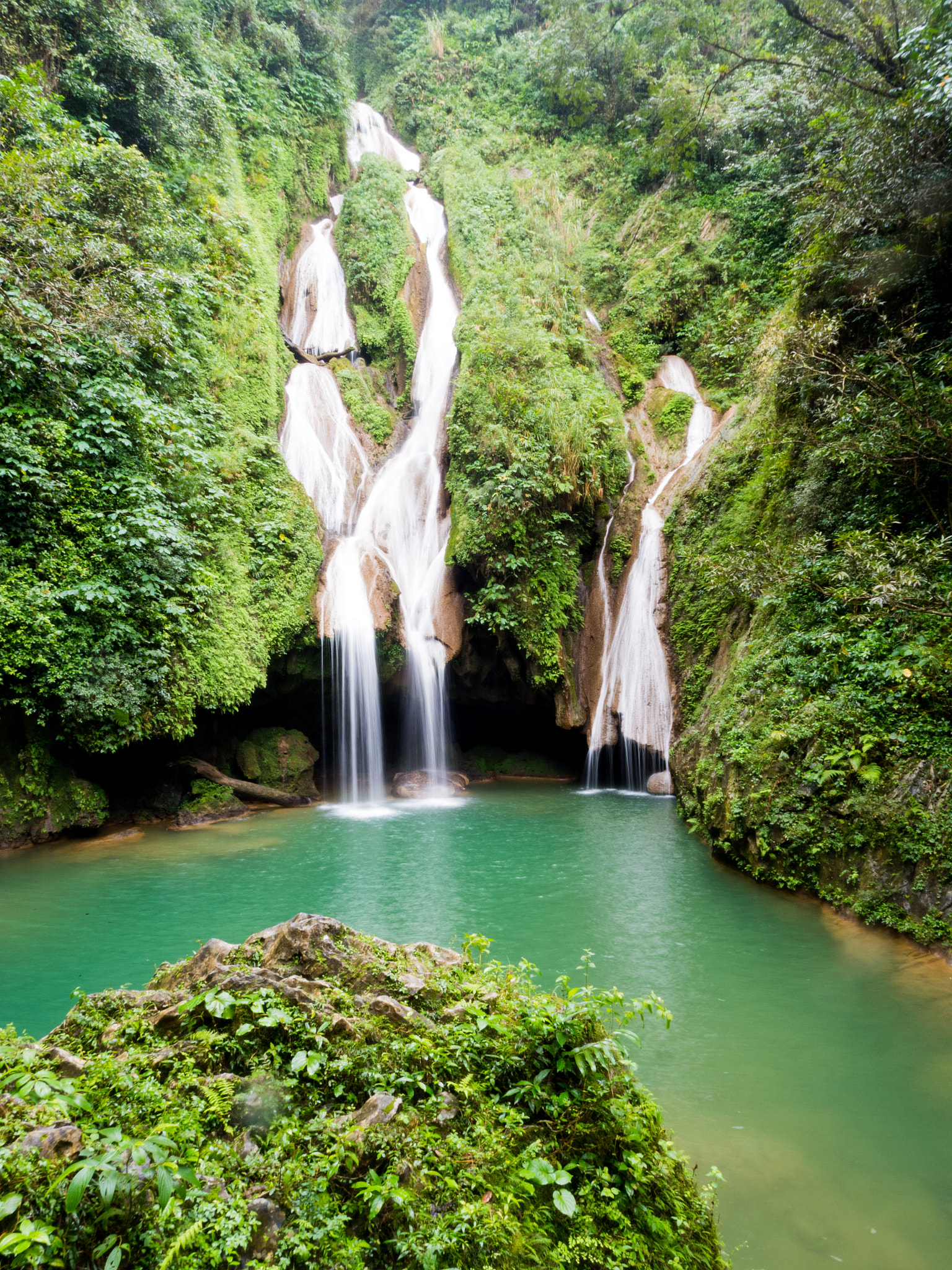 Olympus OM-D E-M5 II + OLYMPUS M.12mm F2.0 Ltd Blk sample photo. Vega grande waterfall photography