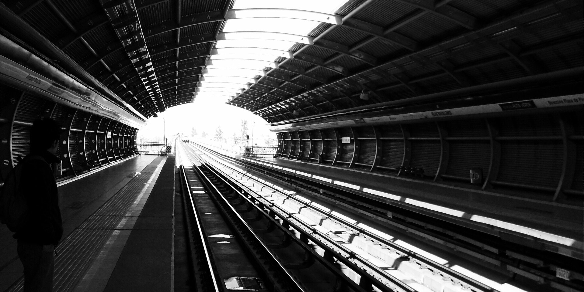 Samsung ES10  / VLUU ES10 /  ES11 sample photo. Metro de santiago - chile photography