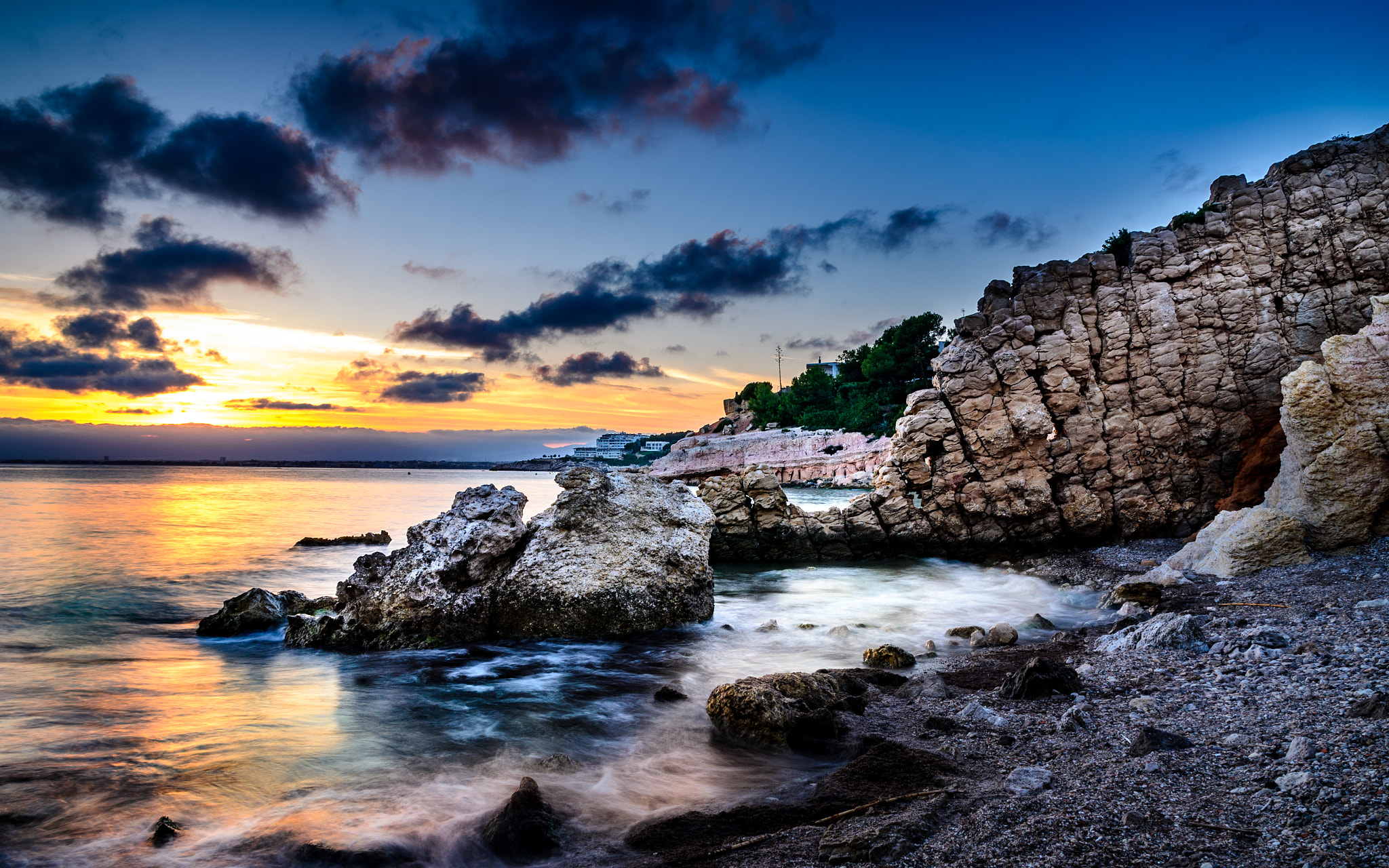 Sigma 17-70mm F2.8-4 DC Macro OS HSM | C sample photo. Warm sunset photography