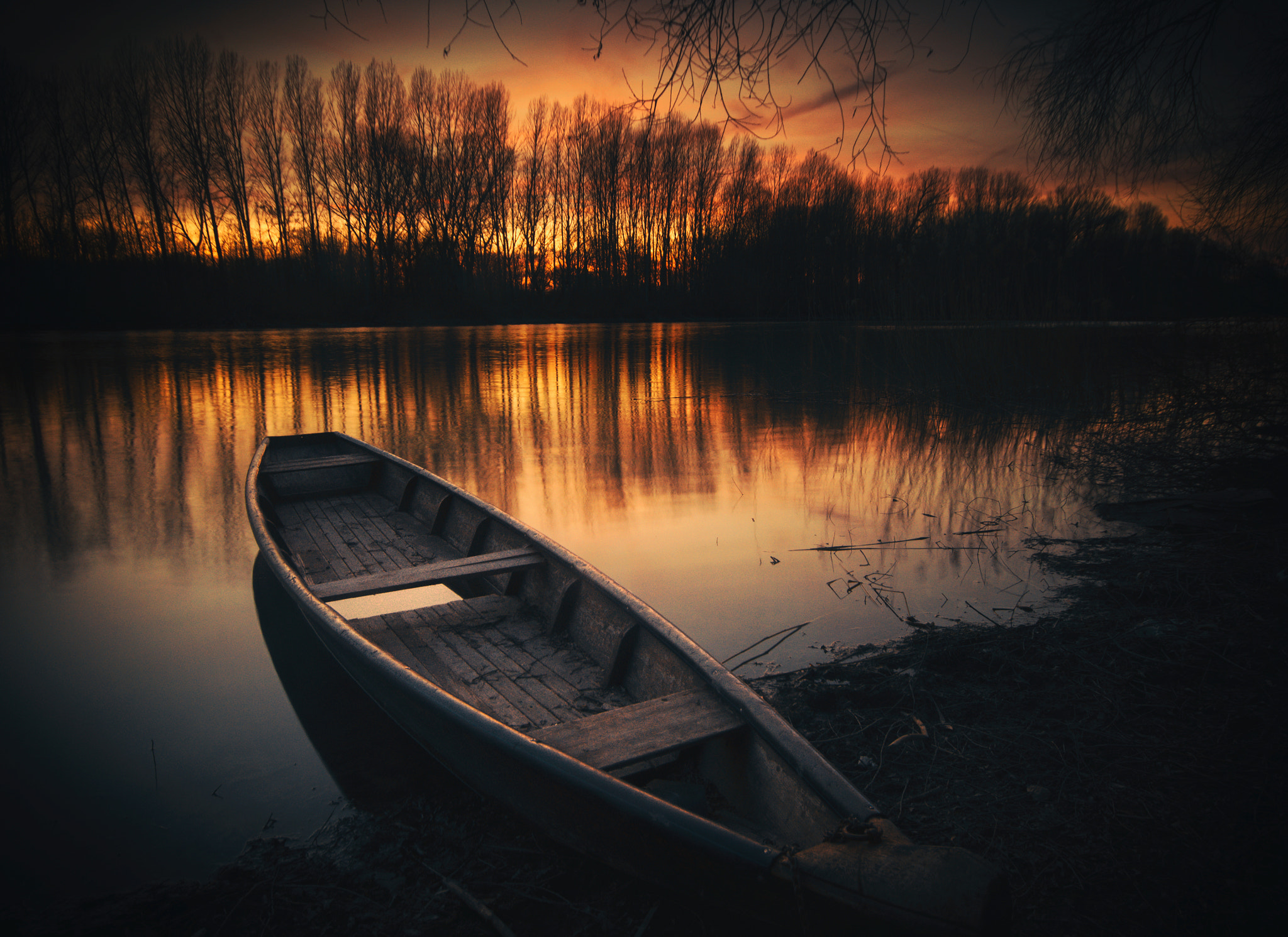 Sigma AF 10-20mm F4-5.6 EX DC sample photo. Calm lake photography