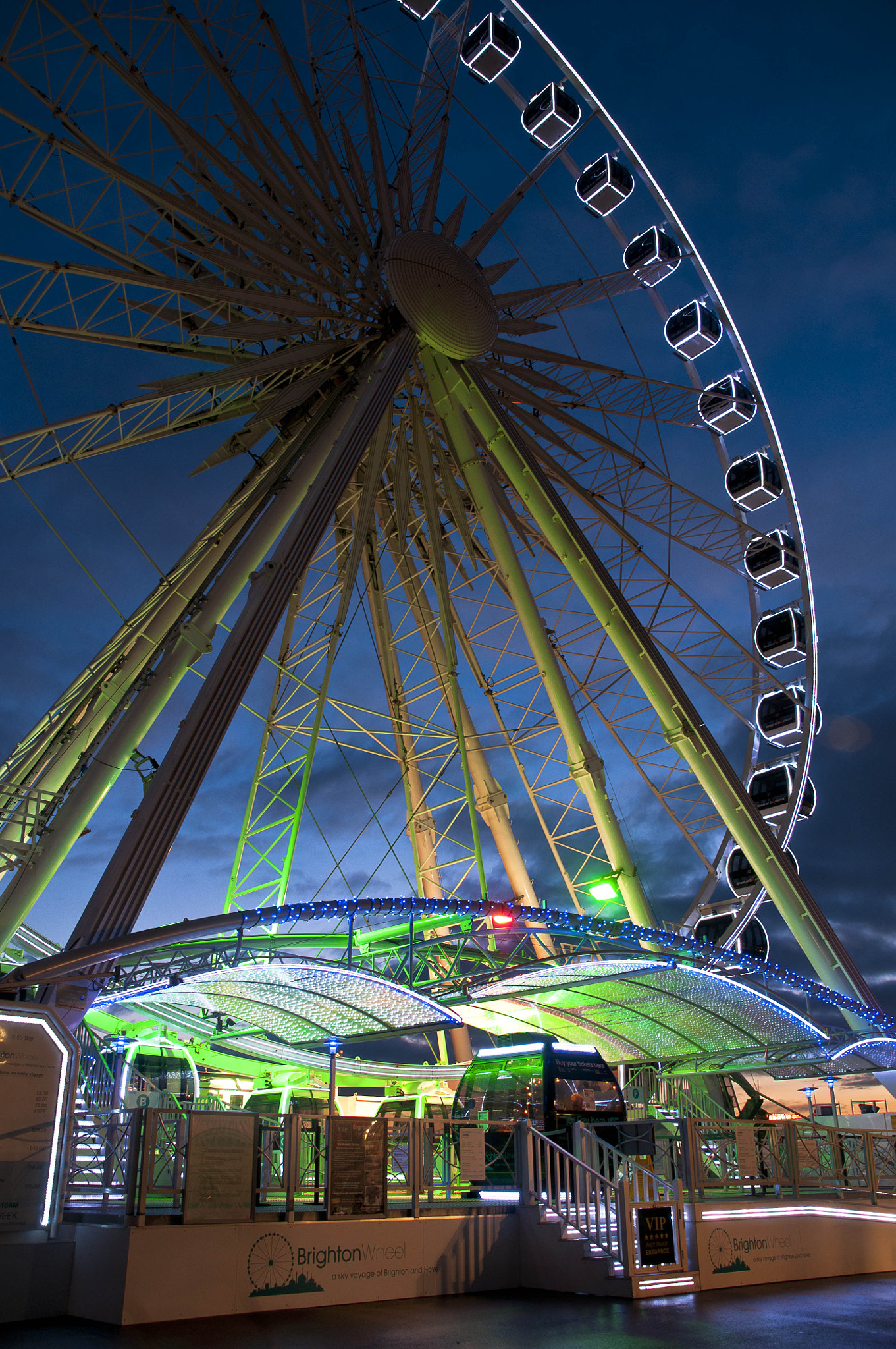 Nikon D300 + Sigma 18-200mm F3.5-6.3 DC sample photo. Big wheel photography