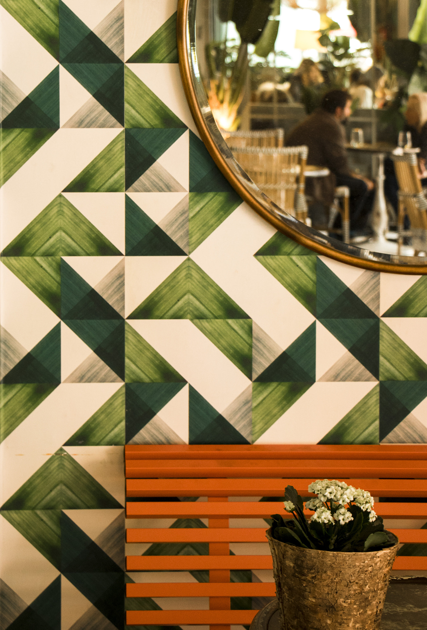 Canon EF-S 18-135mm F3.5-5.6 IS STM sample photo. Patterns in a restaurant photography