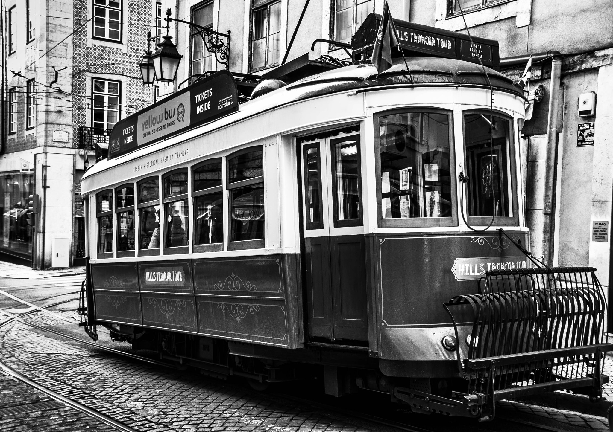 Sigma 18-200mm F3.5-6.3 II DC OS HSM sample photo. Tram photography