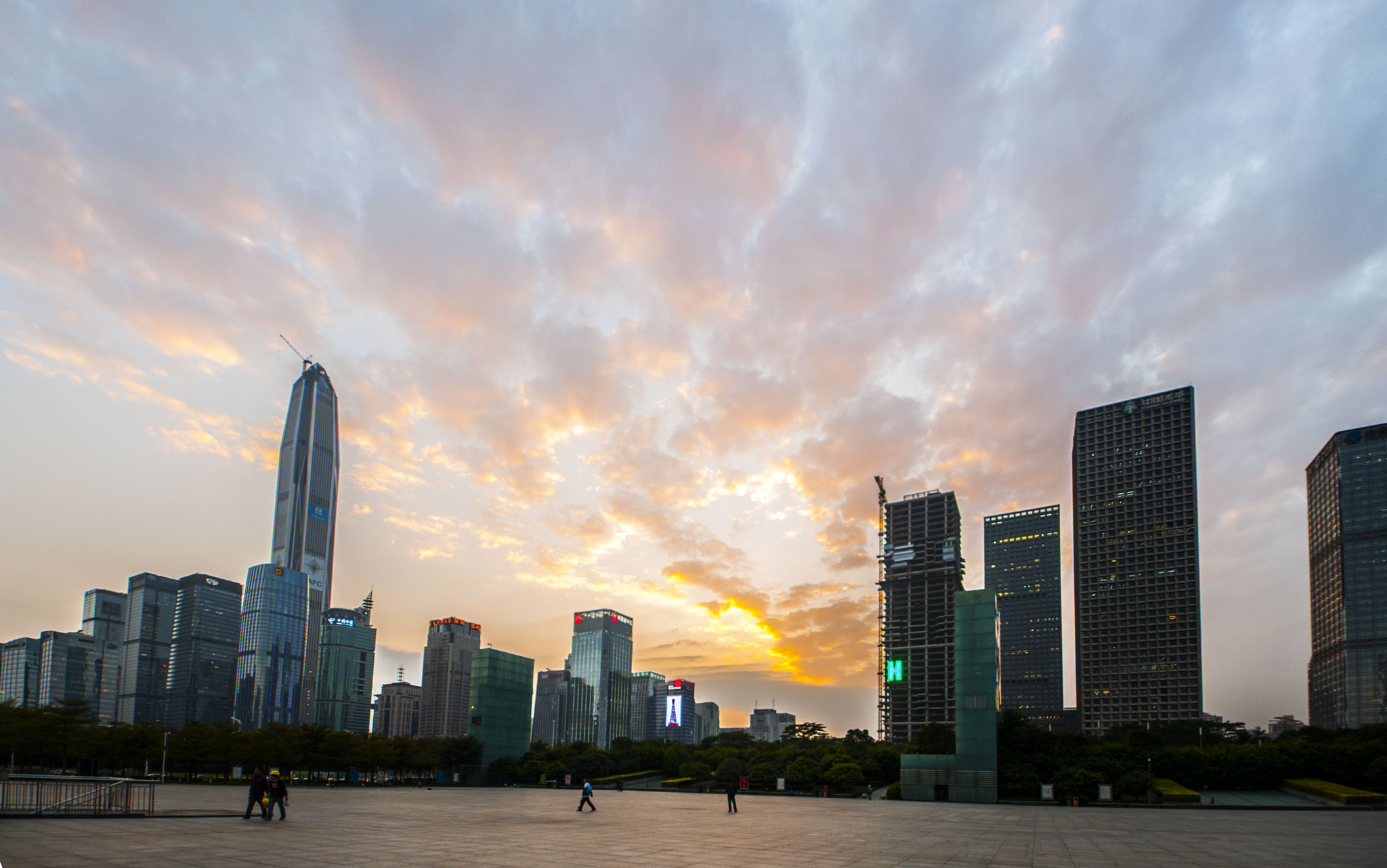 Nikon D90 + Sigma 8-16mm F4.5-5.6 DC HSM sample photo. Downtown,shenzhen photography