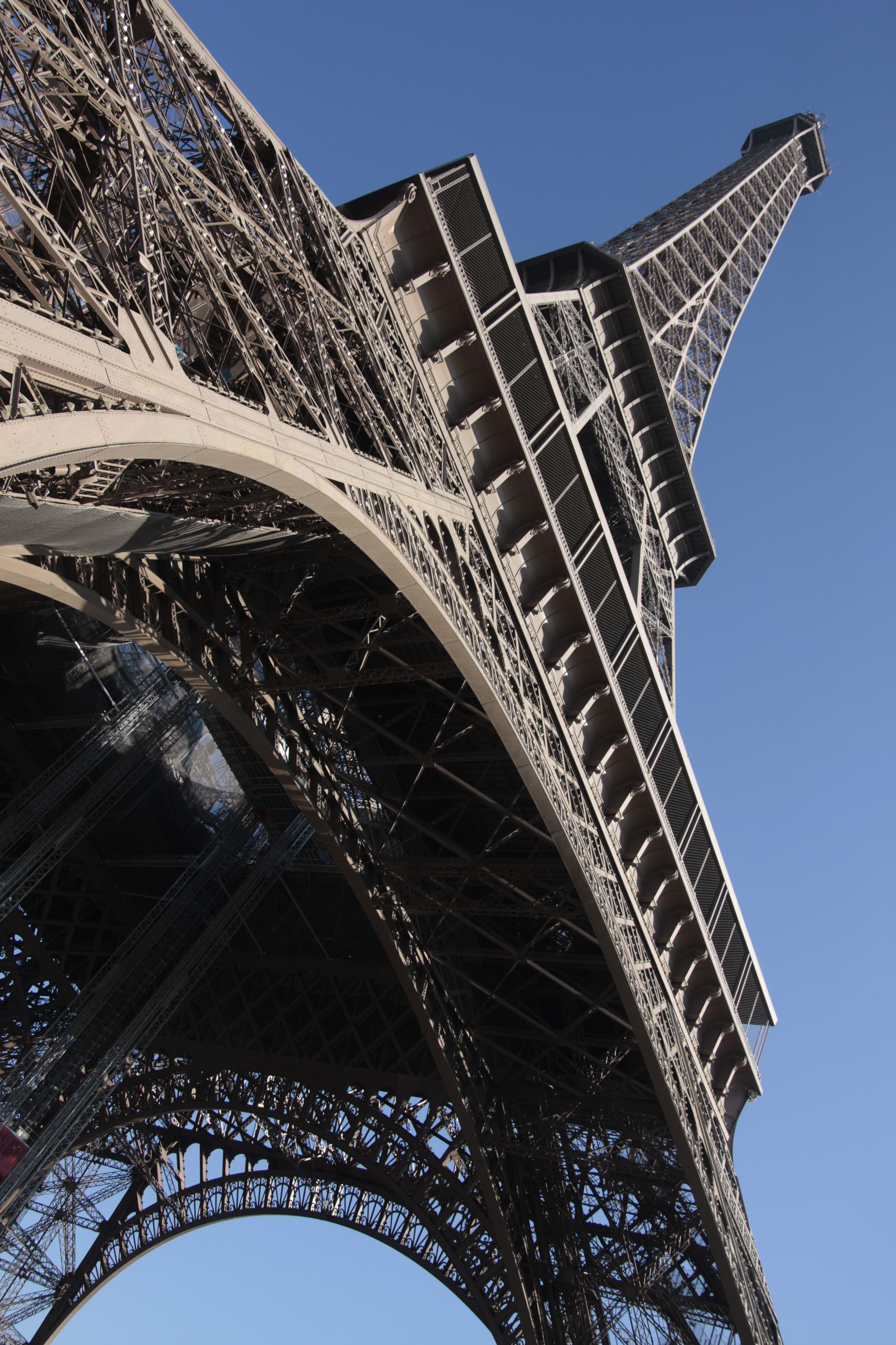 Canon EOS 40D + Sigma 18-50mm f/2.8 Macro sample photo. Eiffel tower photography