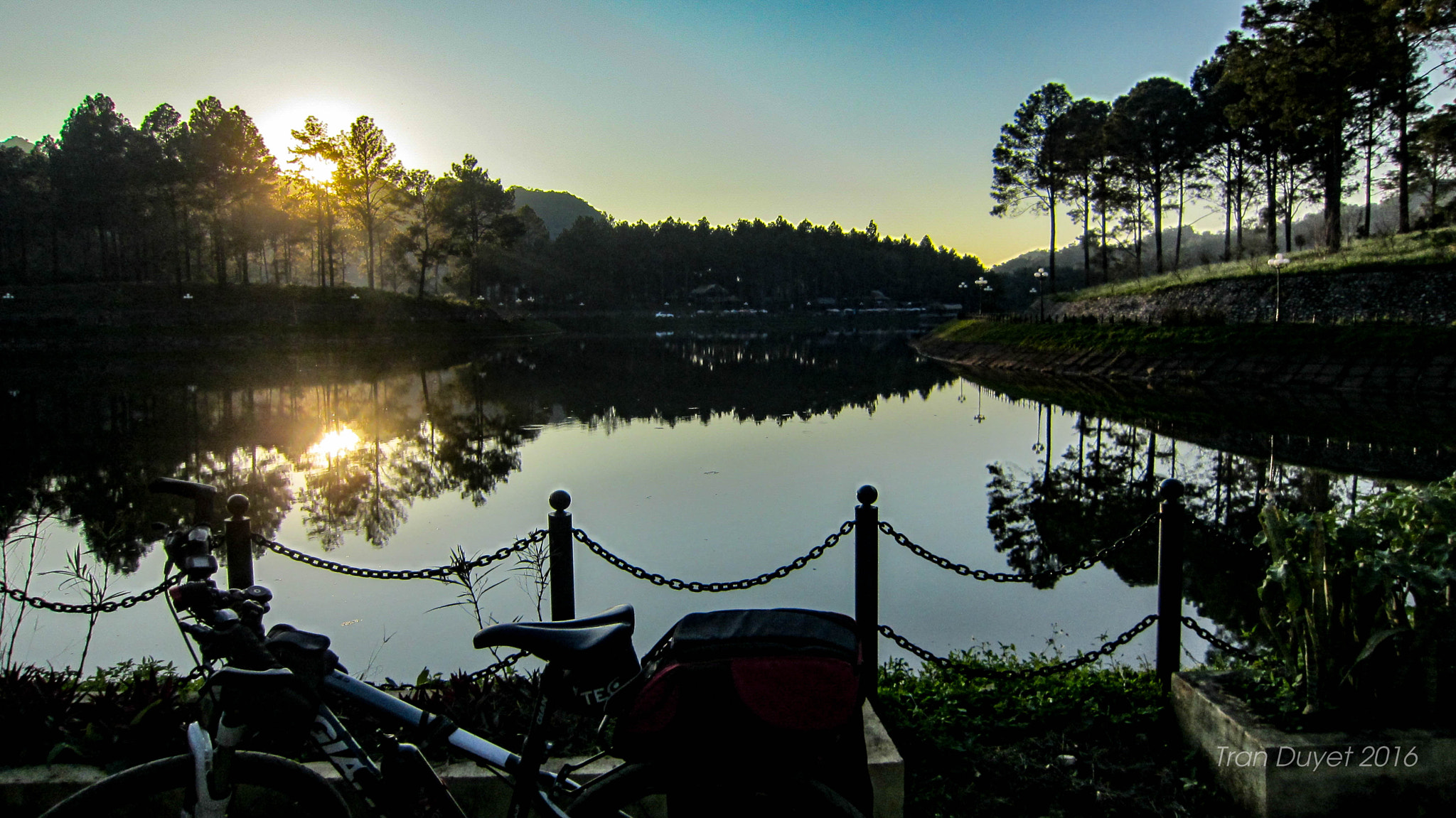 Canon PowerShot ELPH 500 HS (IXUS 310 HS / IXY 31S) sample photo. Ban ang moc chau vietnam photography