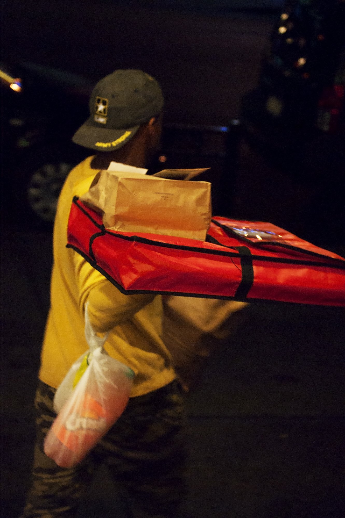 Sony Alpha DSLR-A350 + Sony DT 55-200mm F4-5.6 SAM sample photo. Pizza guy photography