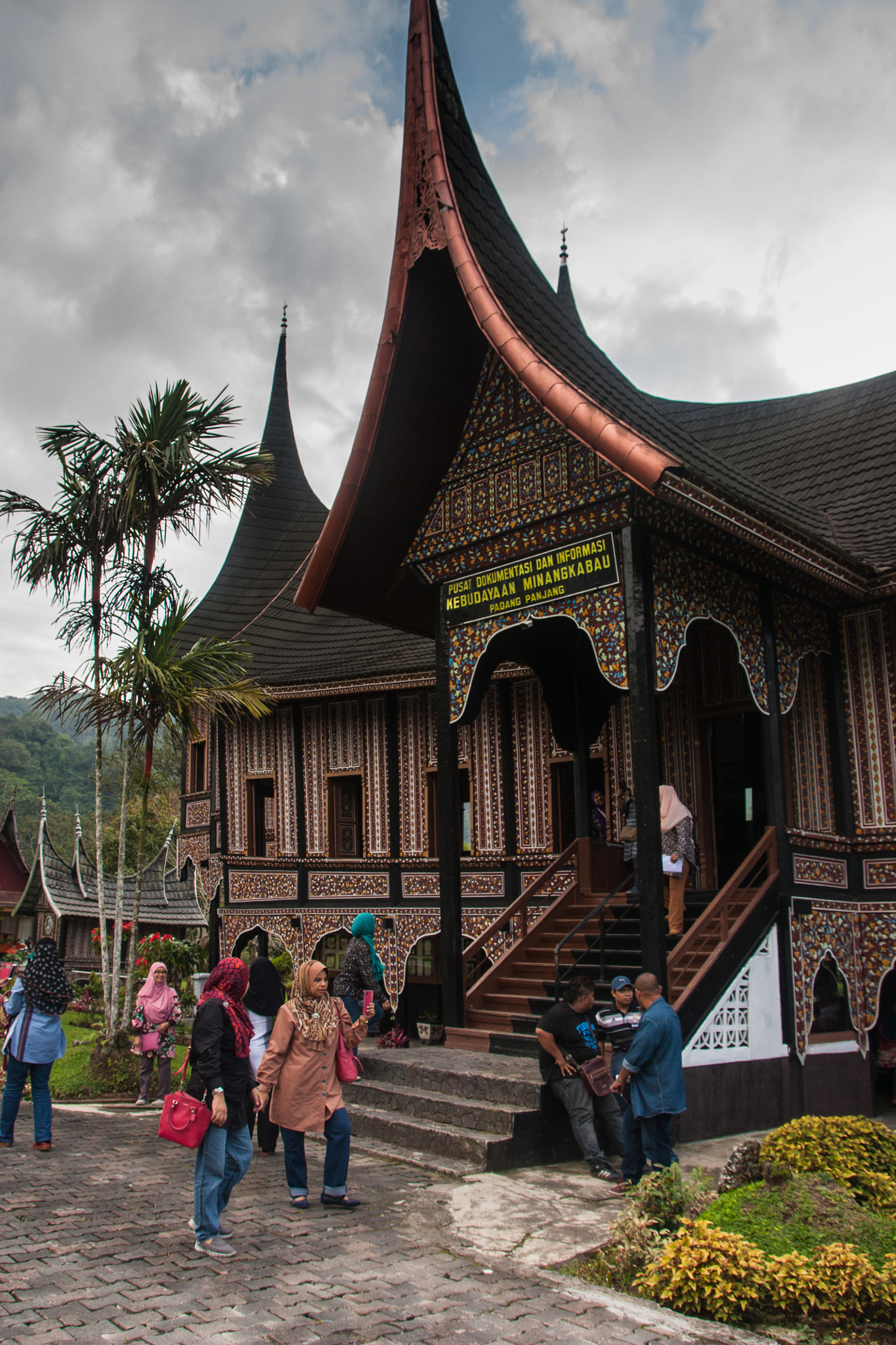 Sigma 18-250mm F3.5-6.3 DC OS HSM sample photo. Rumah gadang photography