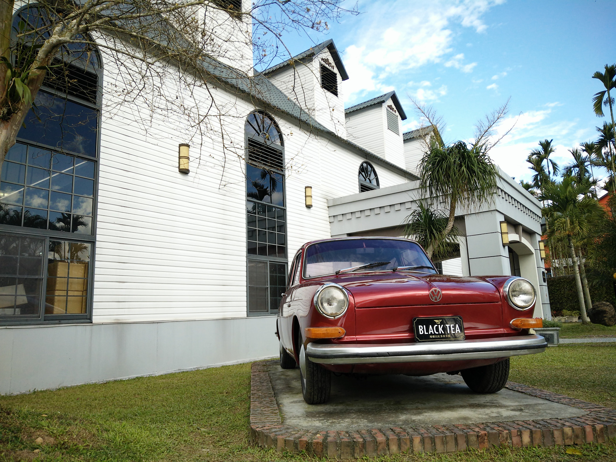 OPPO R7 Plusf sample photo. Blue sky and car photography