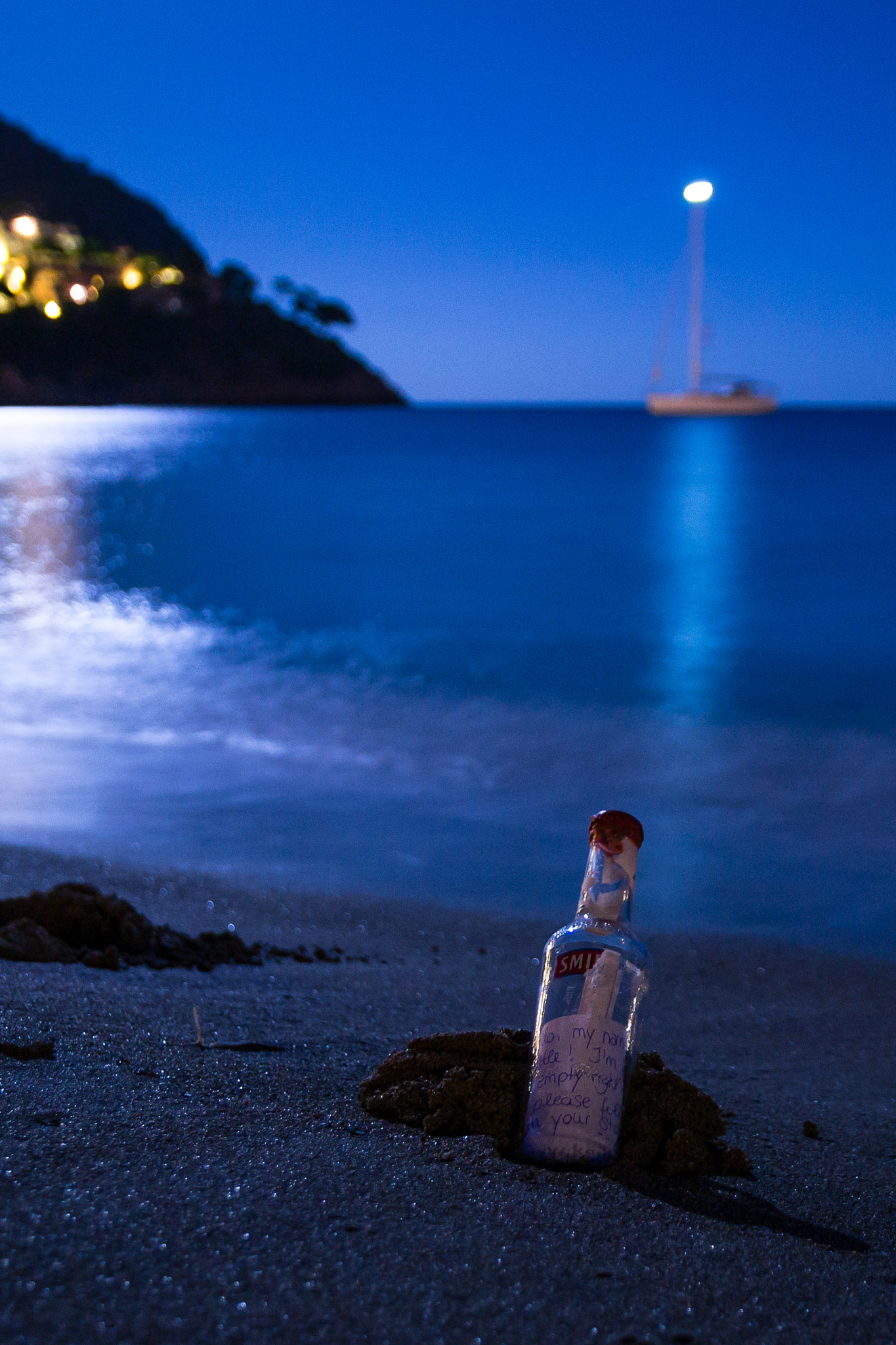 Sigma 17-70mm F2.8-4 DC Macro OS HSM | C sample photo. Message in a bottle photography