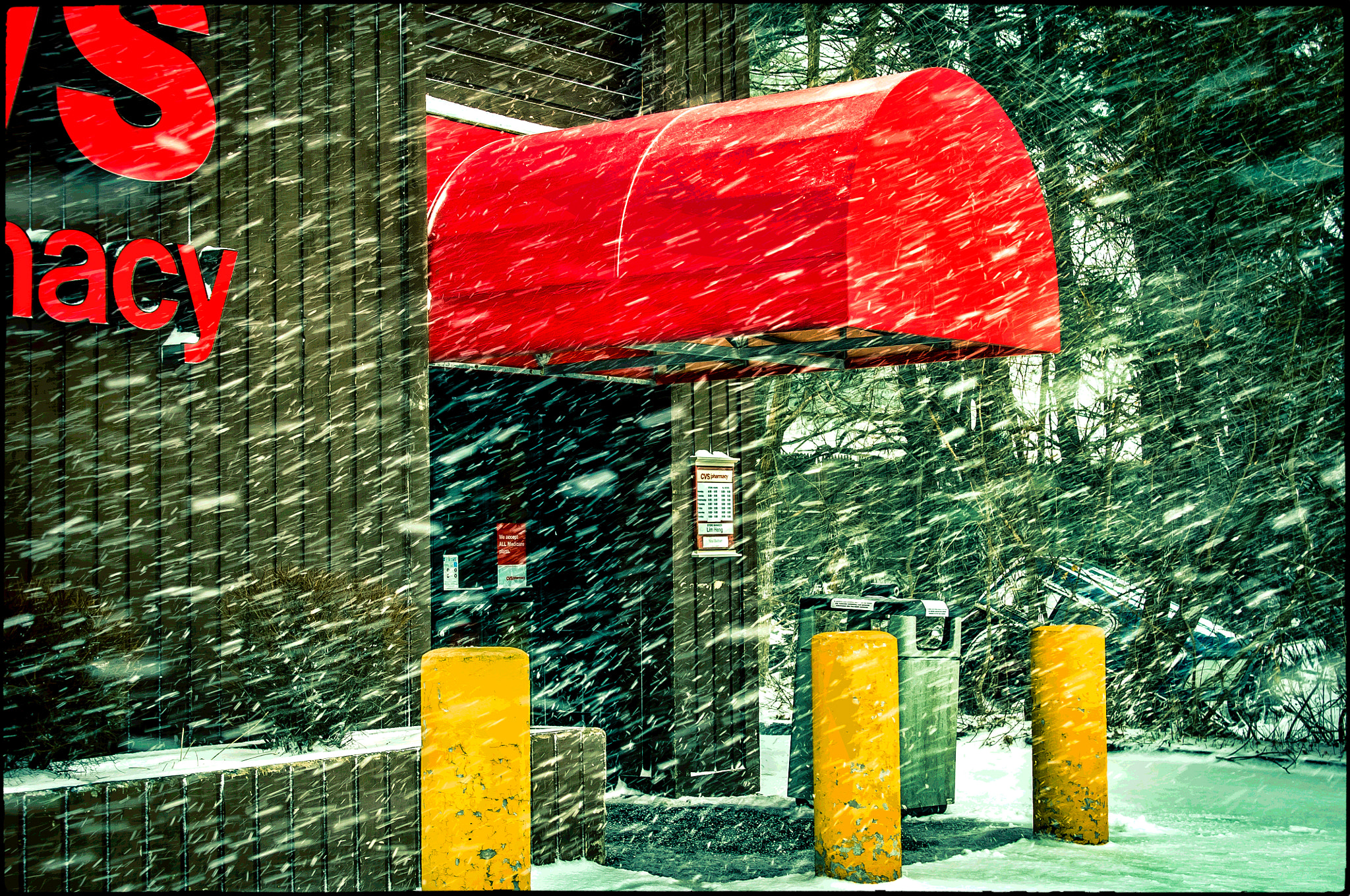 Pentax K-x sample photo. Cvs pharmacy in new england winter photography